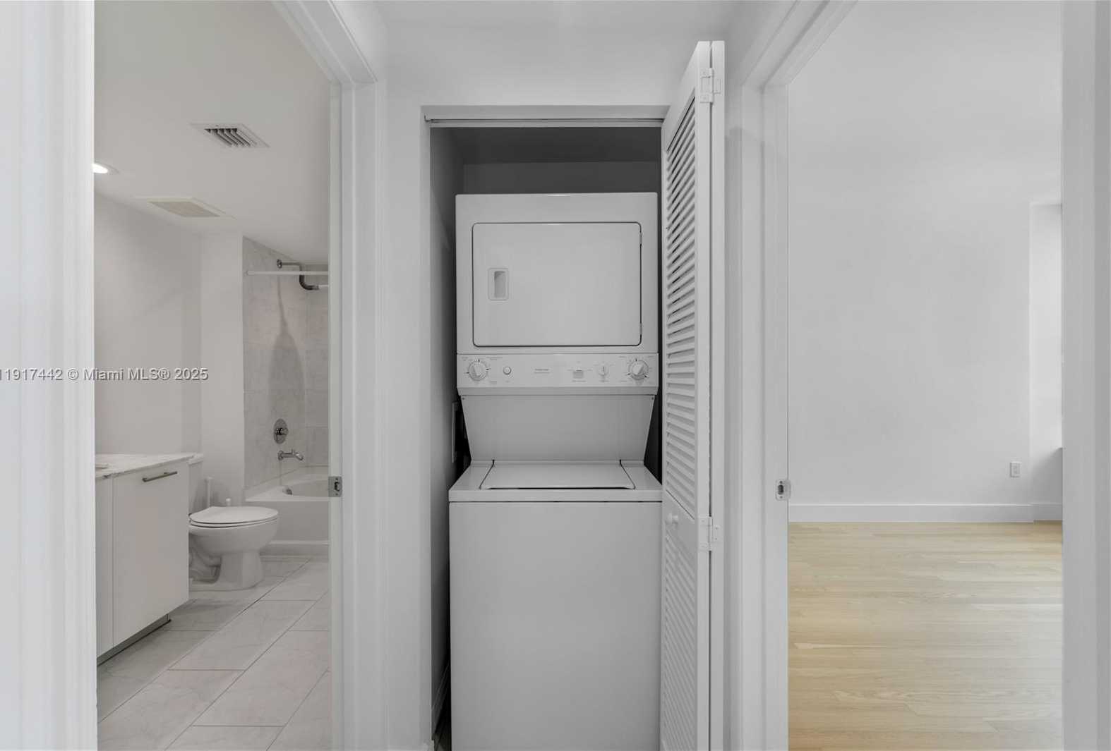 Small Image of 950 BRICKELL BAY DR #3008, Miami Number 23