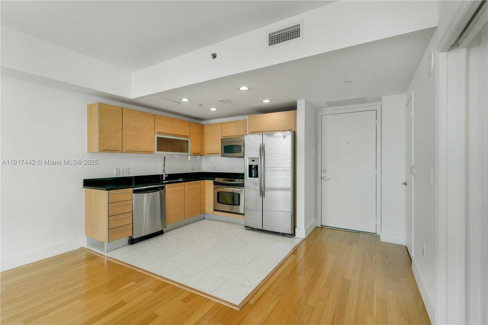 Small Image of 950 BRICKELL BAY DR #3008, Miami Number 24