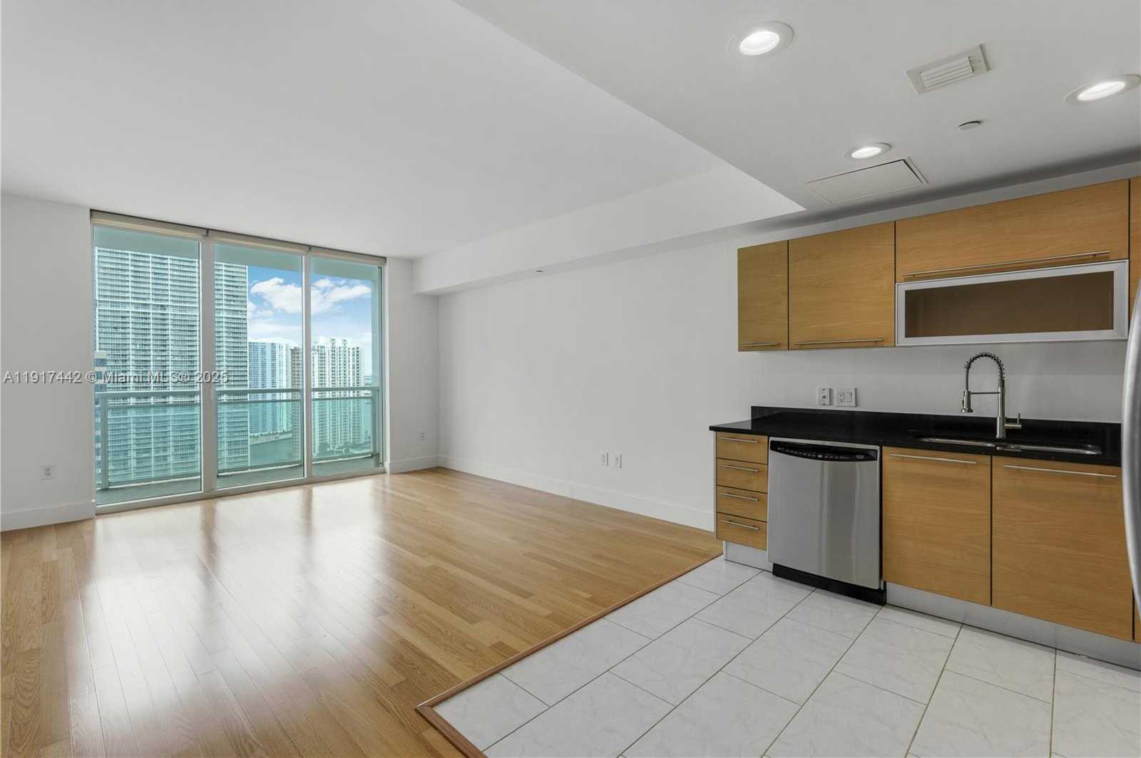 Small Image of 950 BRICKELL BAY DR #3008, Miami Number 3