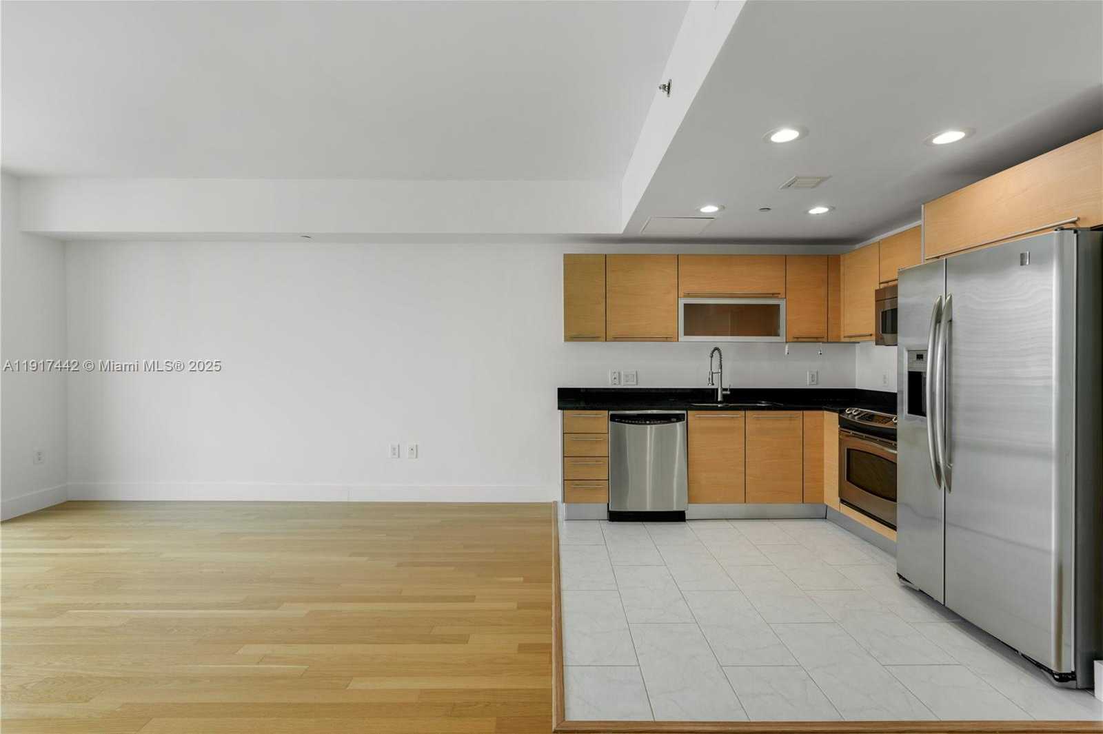 Small Image of 950 BRICKELL BAY DR #3008, Miami Number 4