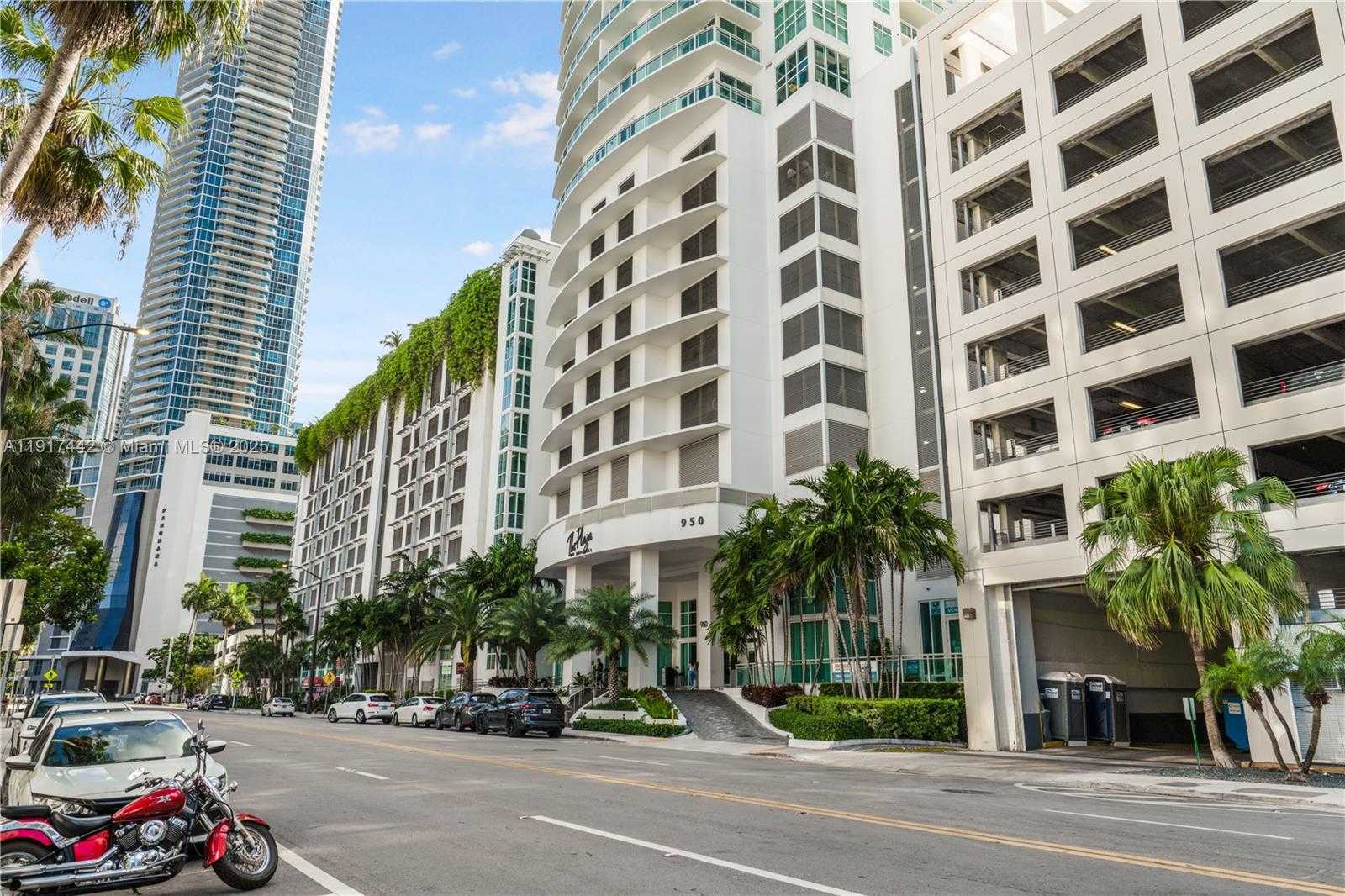 Small Image of 950 BRICKELL BAY DR #3008, Miami Number 8