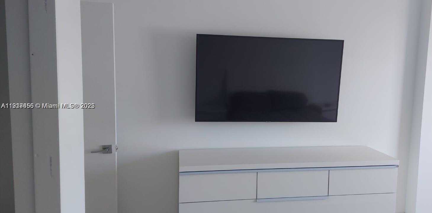 Small Image of 400 KINGS POINT DR #1111, Sunny Isles Beach Number 13