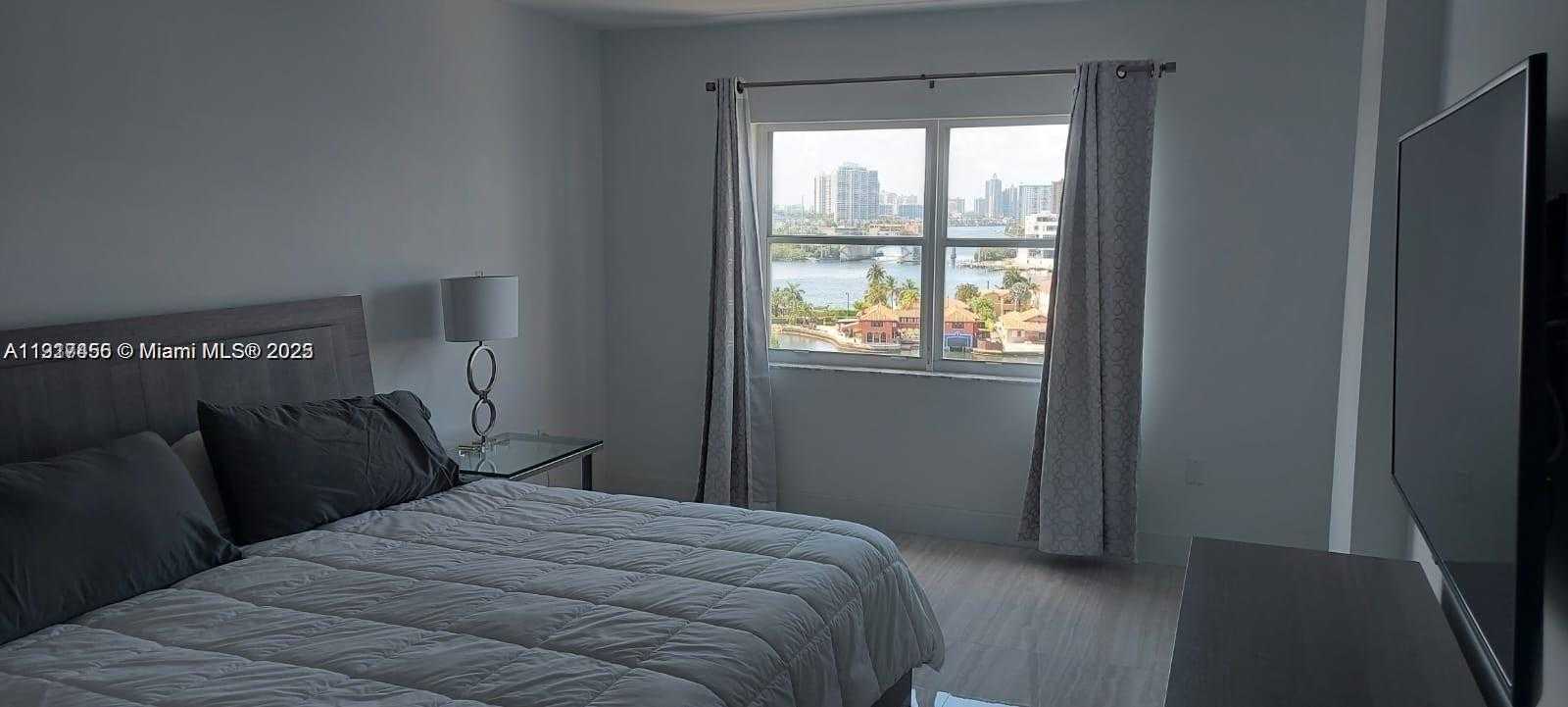 Small Image of 400 KINGS POINT DR #1111, Sunny Isles Beach Number 17
