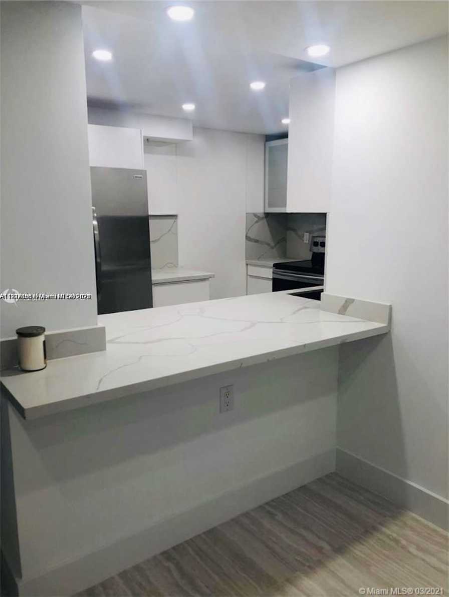 Small Image of 400 KINGS POINT DR #1111, Sunny Isles Beach Number 7