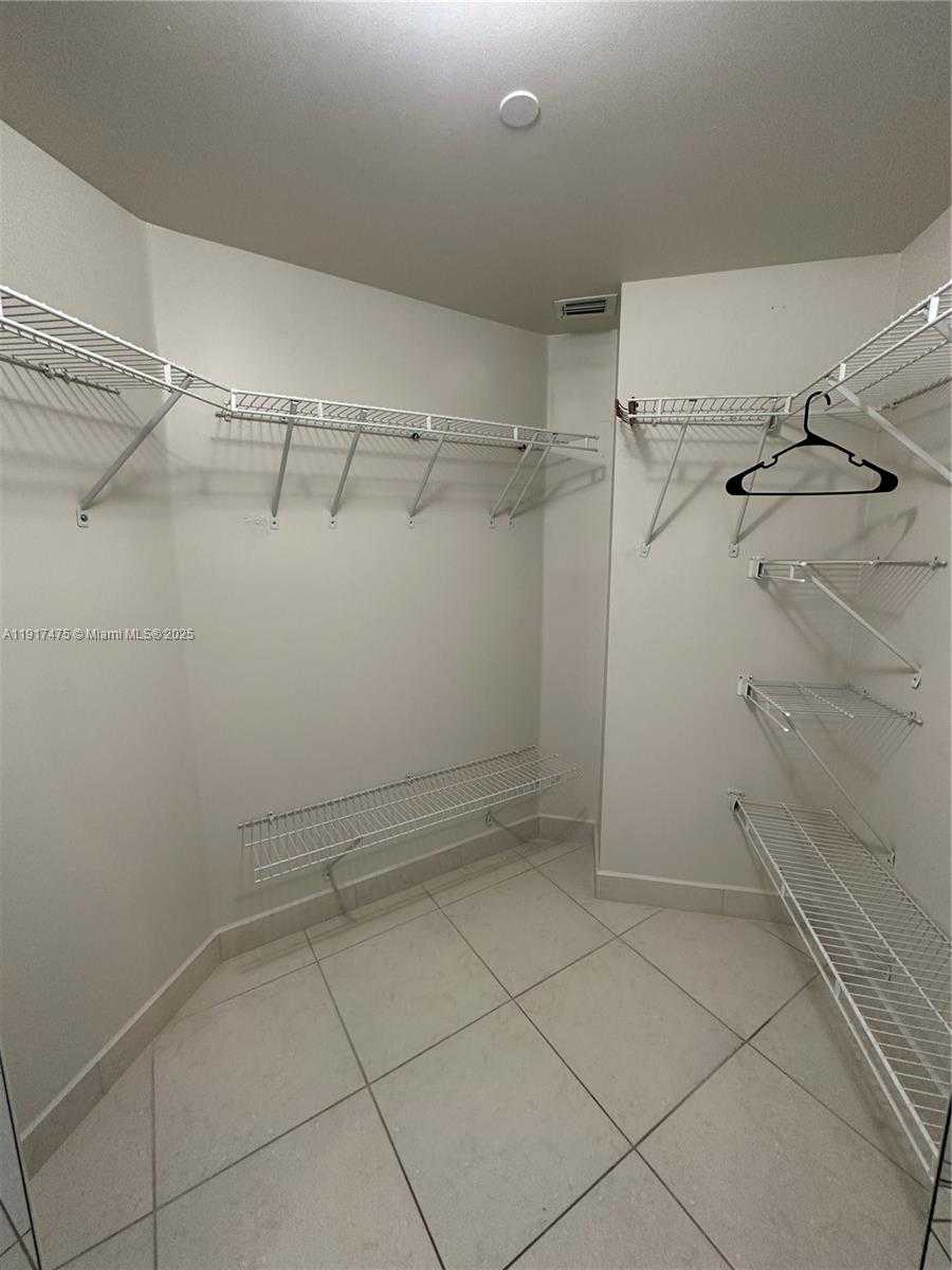 Imagen de Pequeño Objeto