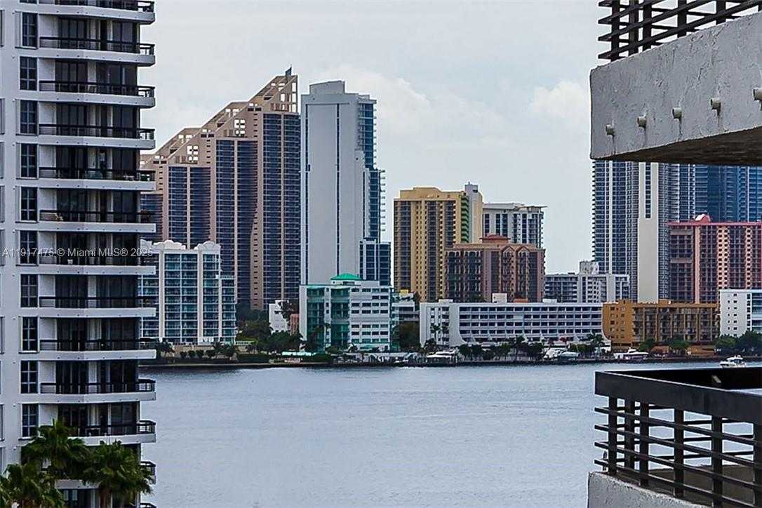 Imagen de Pequeño Objeto