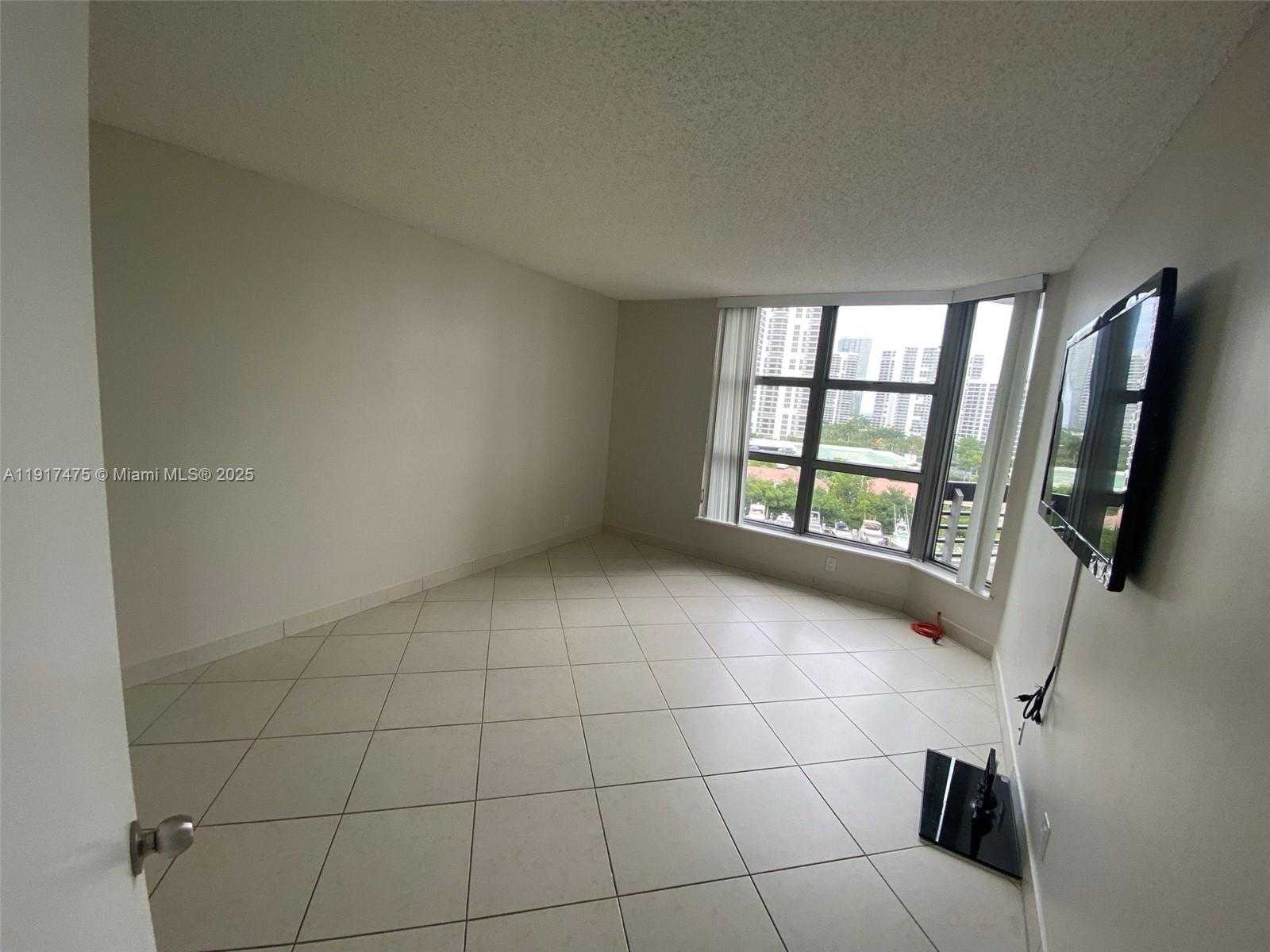 Imagen de Pequeño Objeto