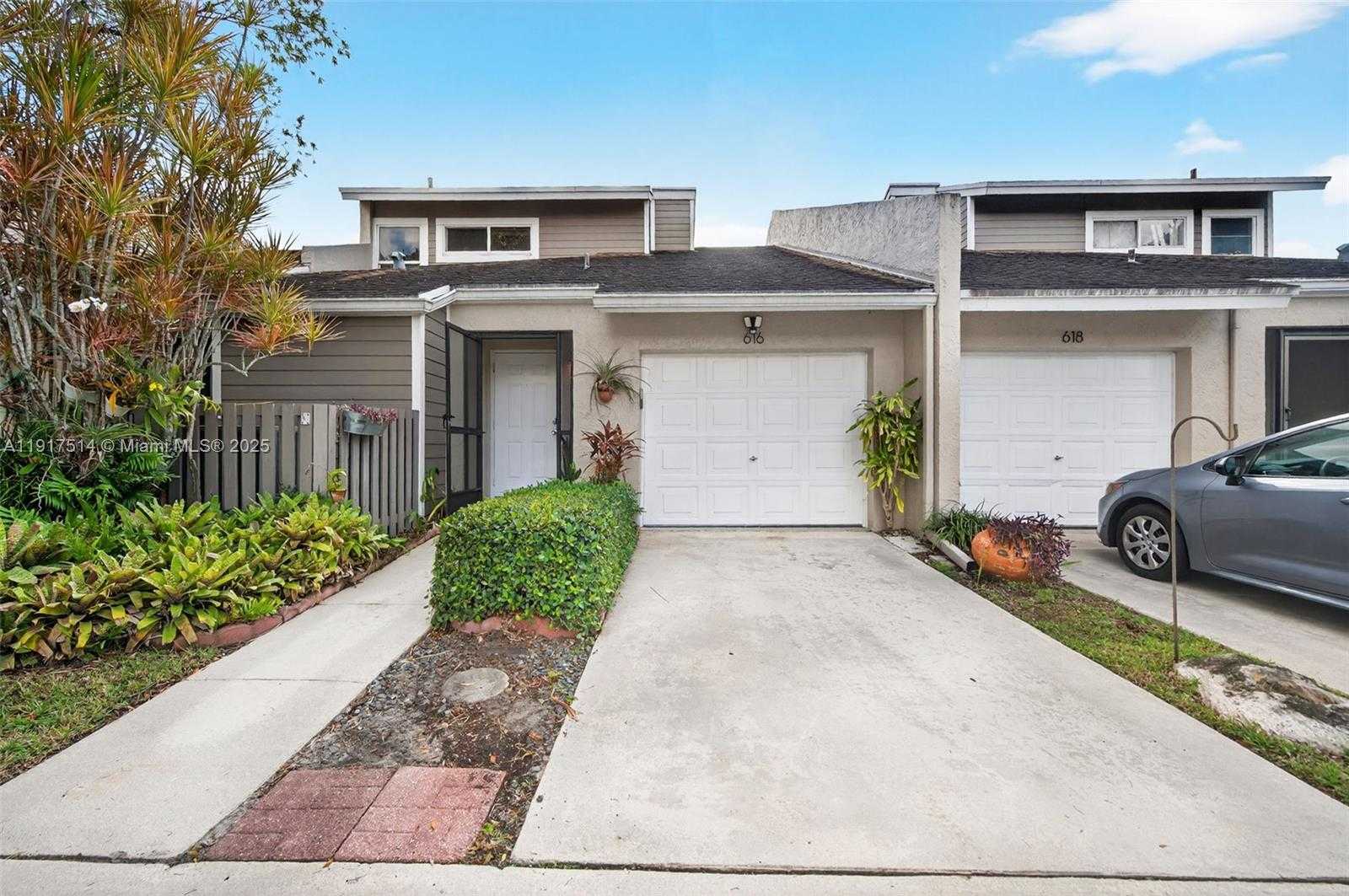 Small Image of 616 WOODGATE LN #D, Sunrise Number 1