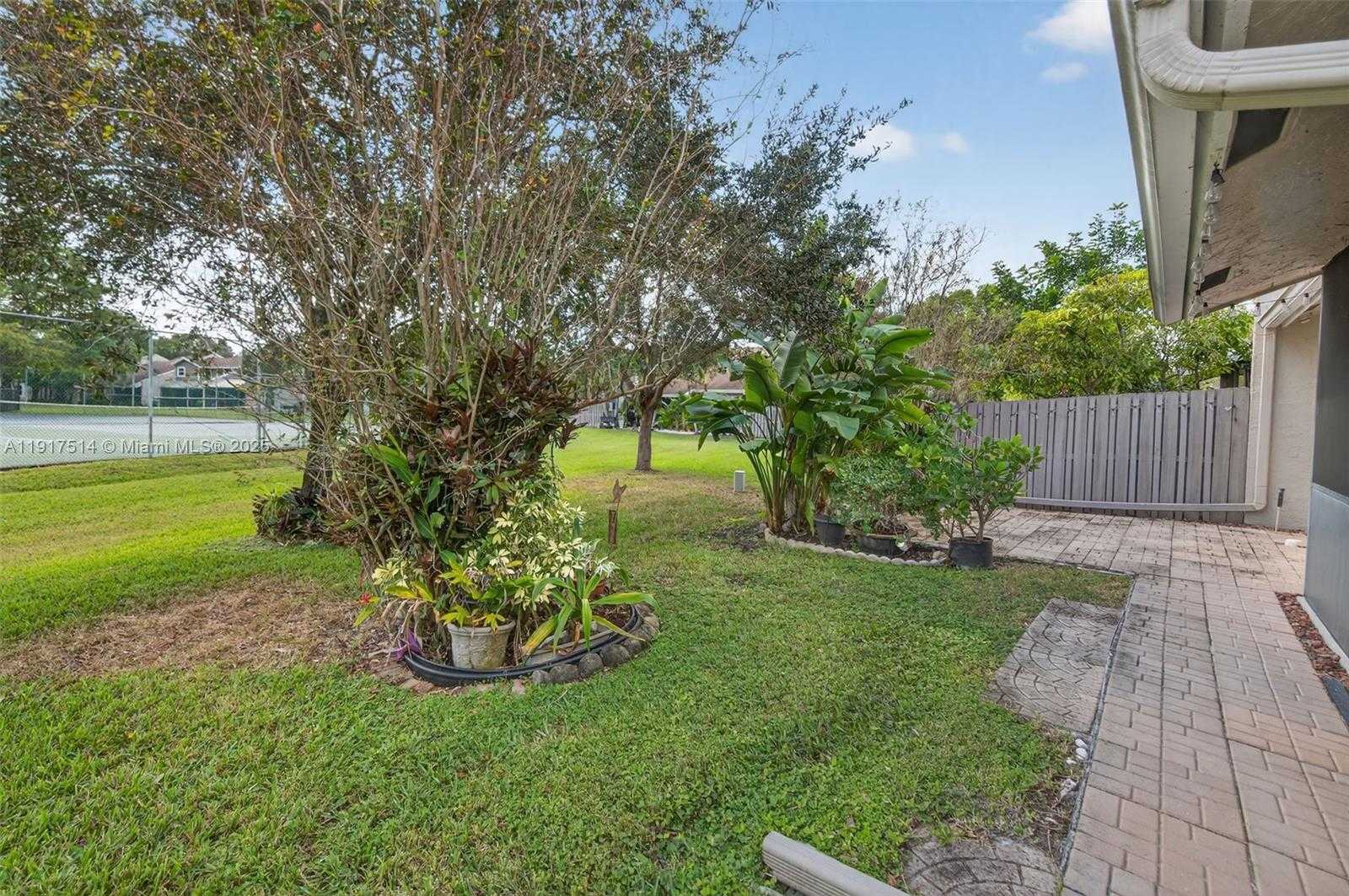 Small Image of 616 WOODGATE LN #D, Sunrise Number 14