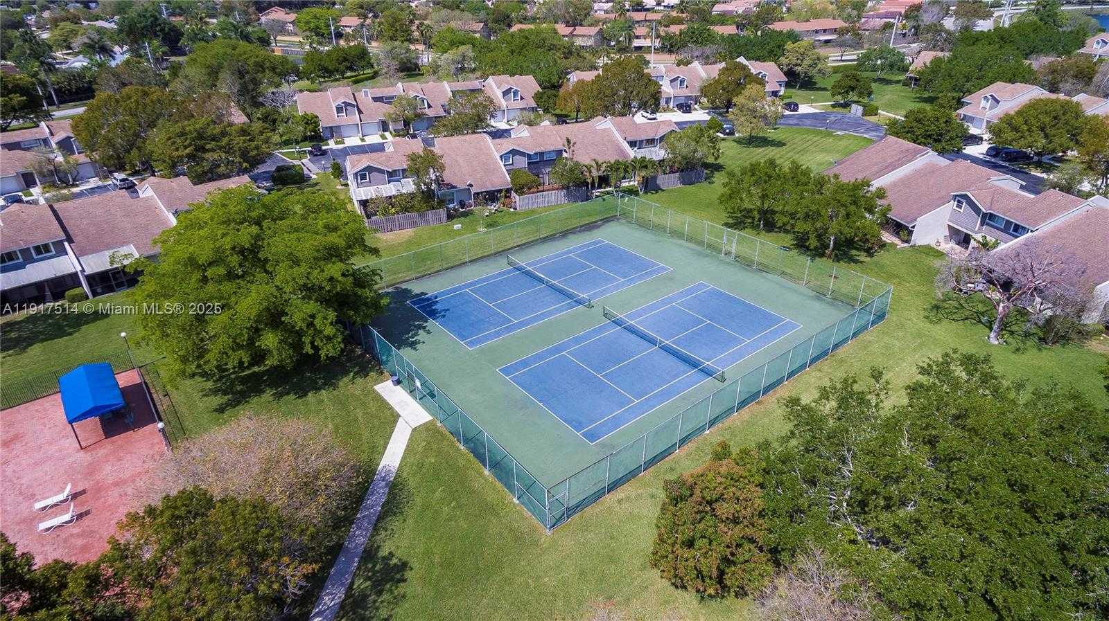 Small Image of 616 WOODGATE LN #D, Sunrise Number 16