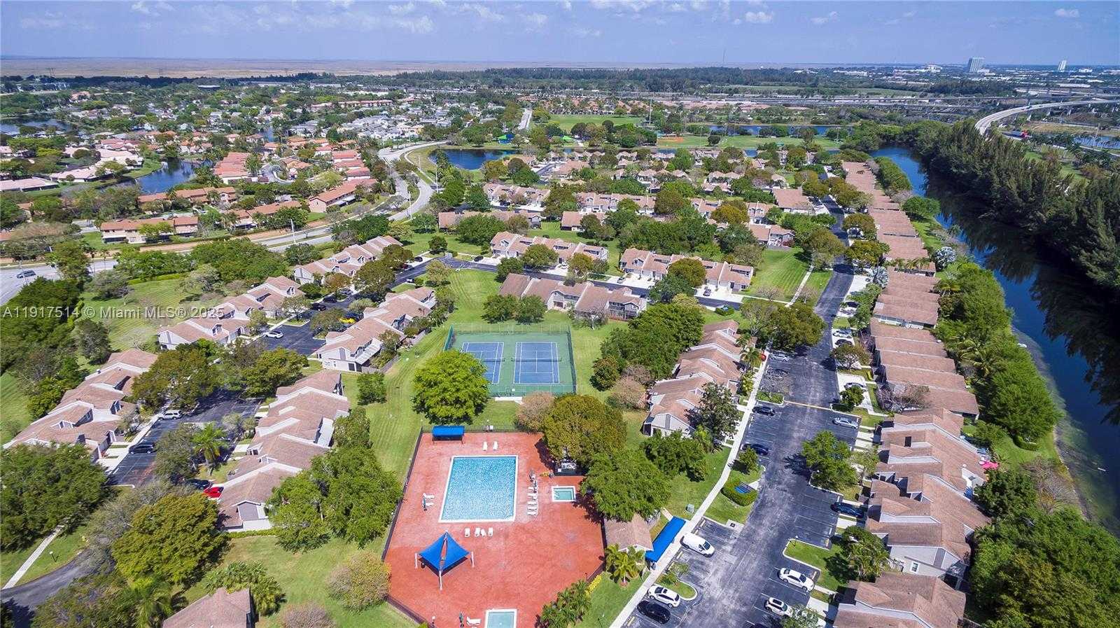 Small Image of 616 WOODGATE LN #D, Sunrise Number 17