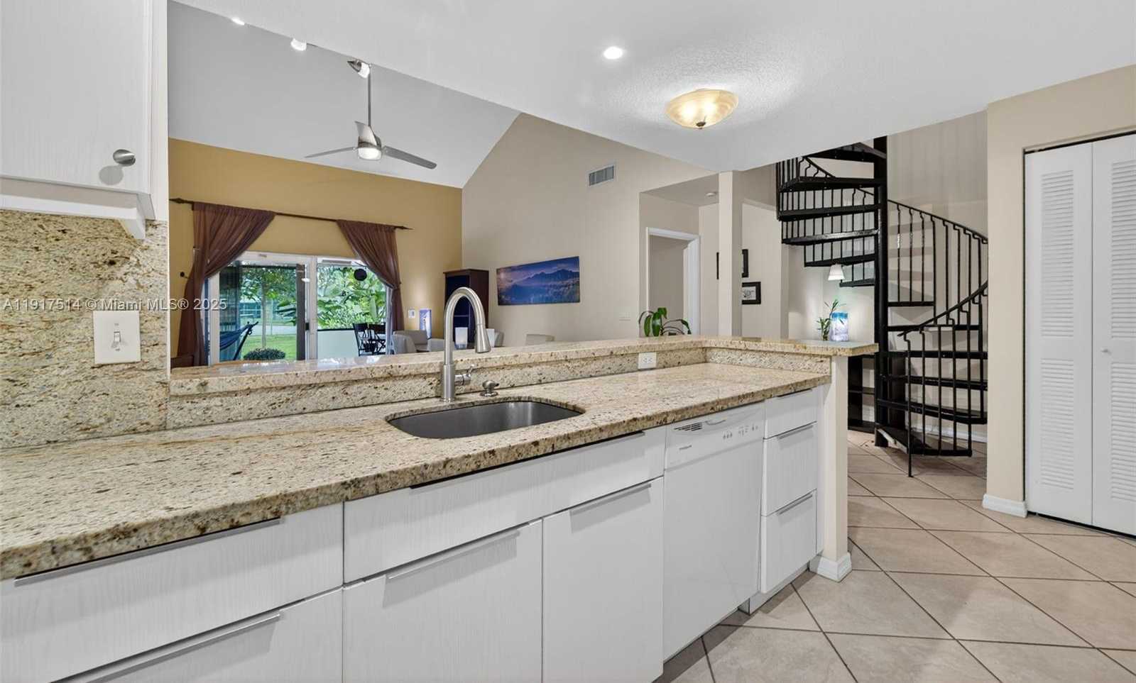 Small Image of 616 WOODGATE LN #D, Sunrise Number 4