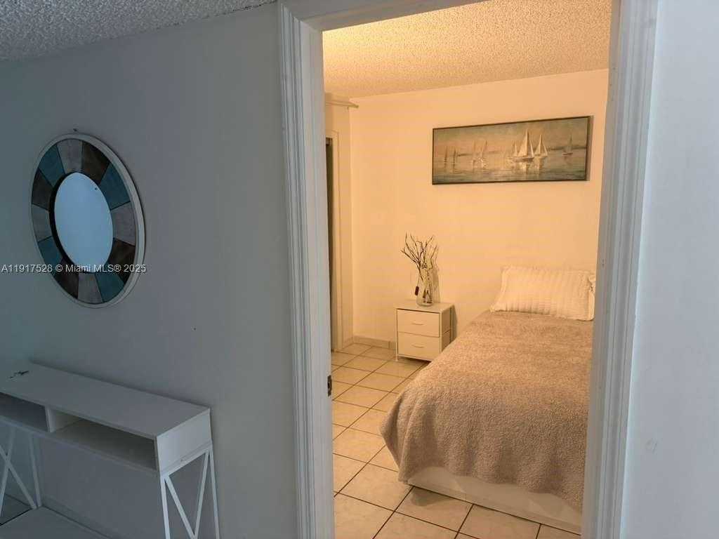 Small Image of 2401 COLLINS AVE #1103, Miami Beach Number 13
