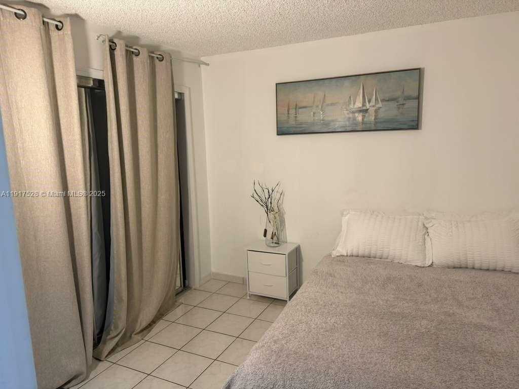 Small Image of 2401 COLLINS AVE #1103, Miami Beach Number 15