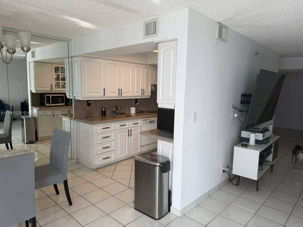 Small Image of 2401 COLLINS AVE #1103, Miami Beach Number 16
