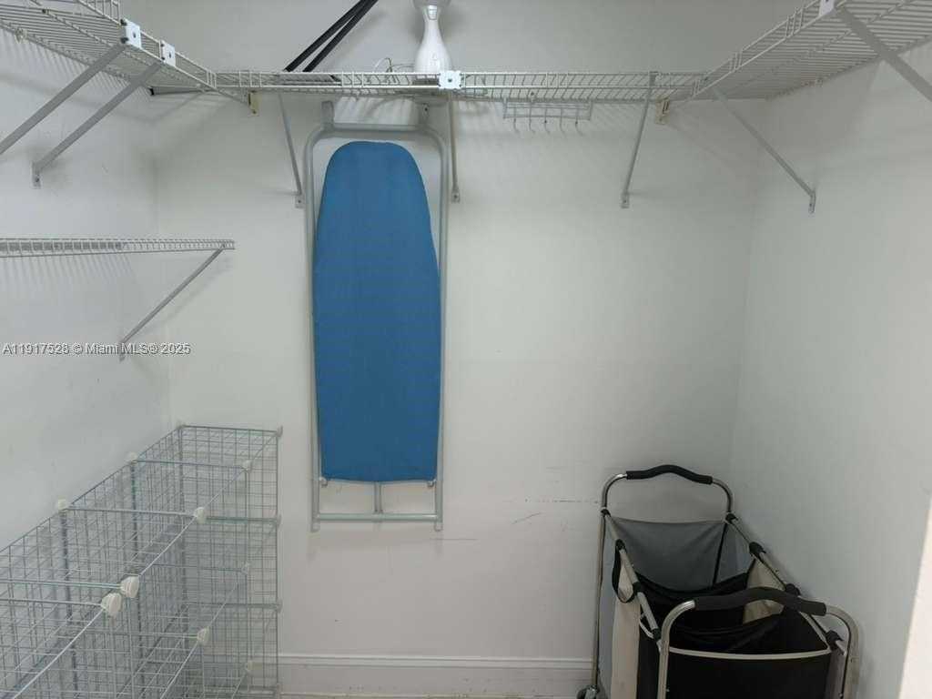 Small Image of 2401 COLLINS AVE #1103, Miami Beach Number 4