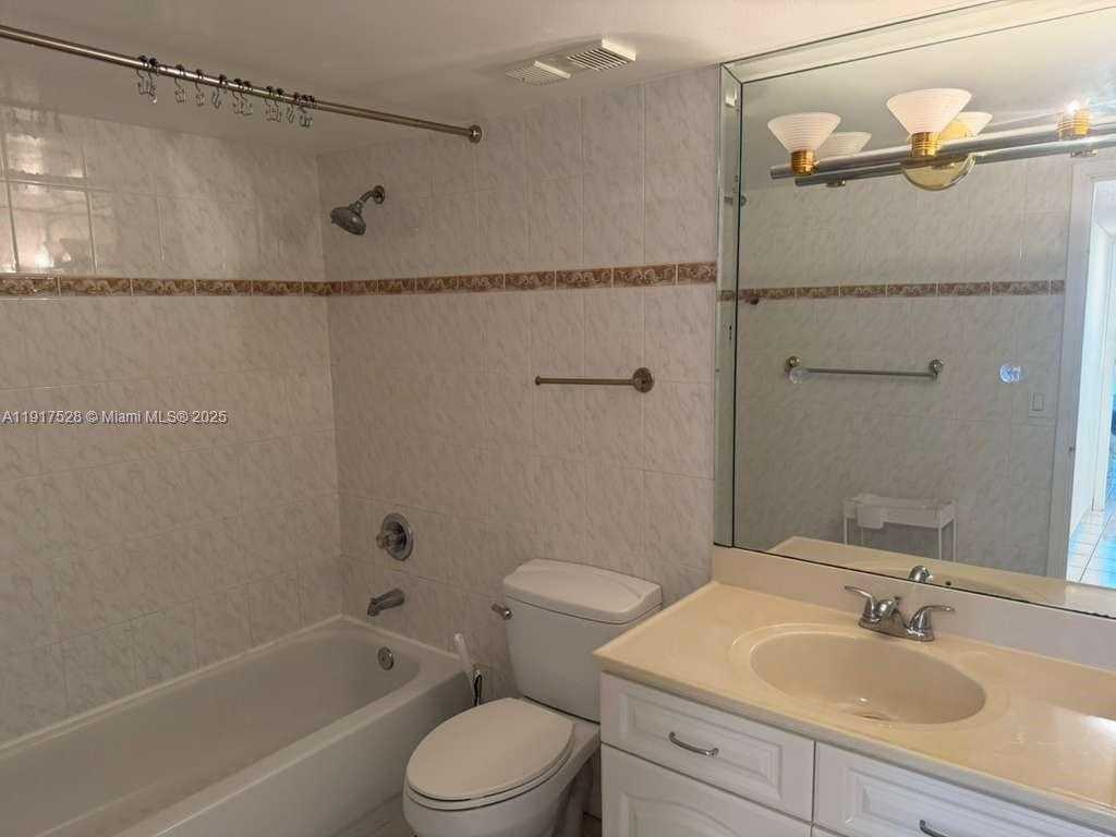 Small Image of 2401 COLLINS AVE #1103, Miami Beach Number 6