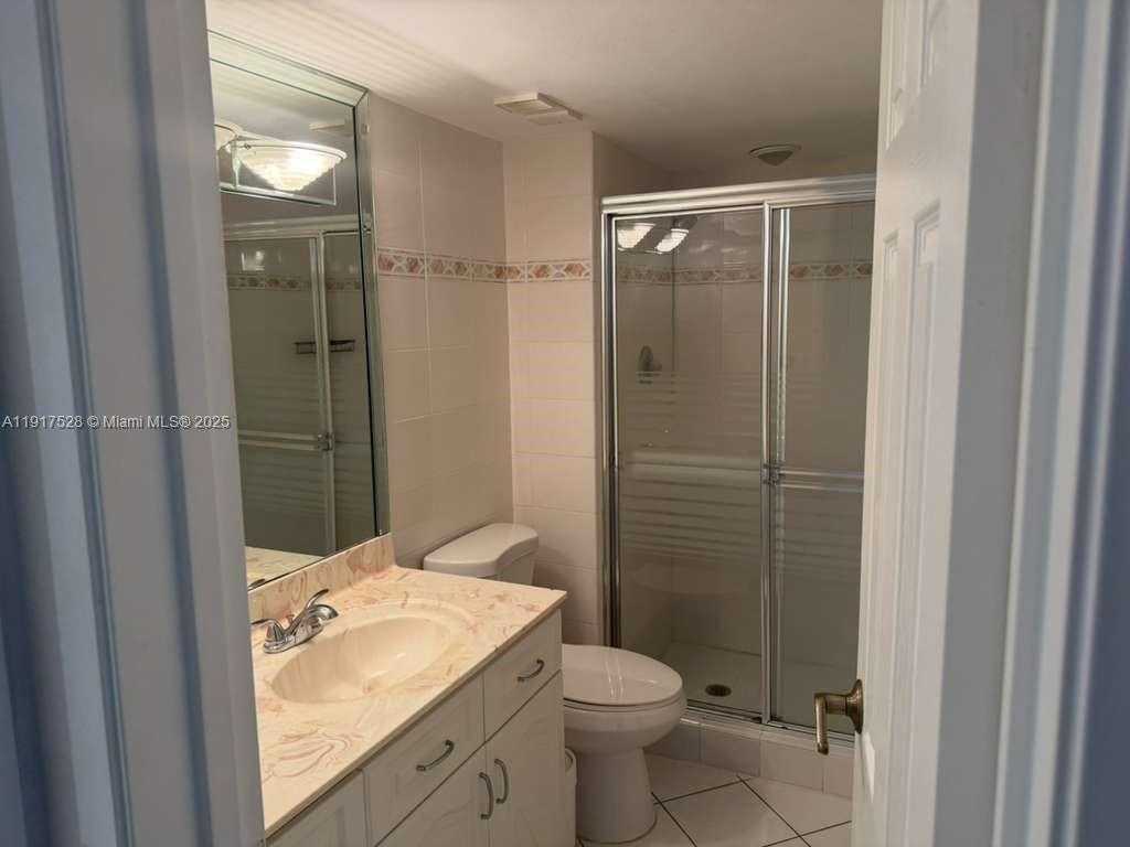 Small Image of 2401 COLLINS AVE #1103, Miami Beach Number 7