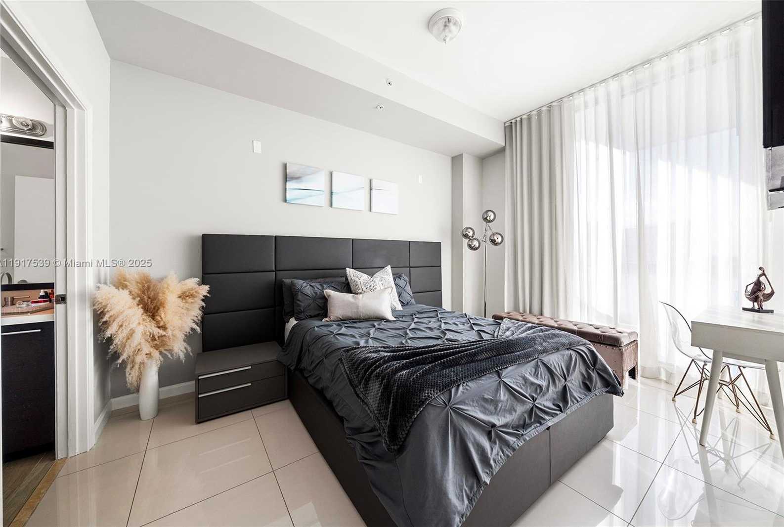 Small Image of 7930 EAST DR #1206, North Bay Village Number 15