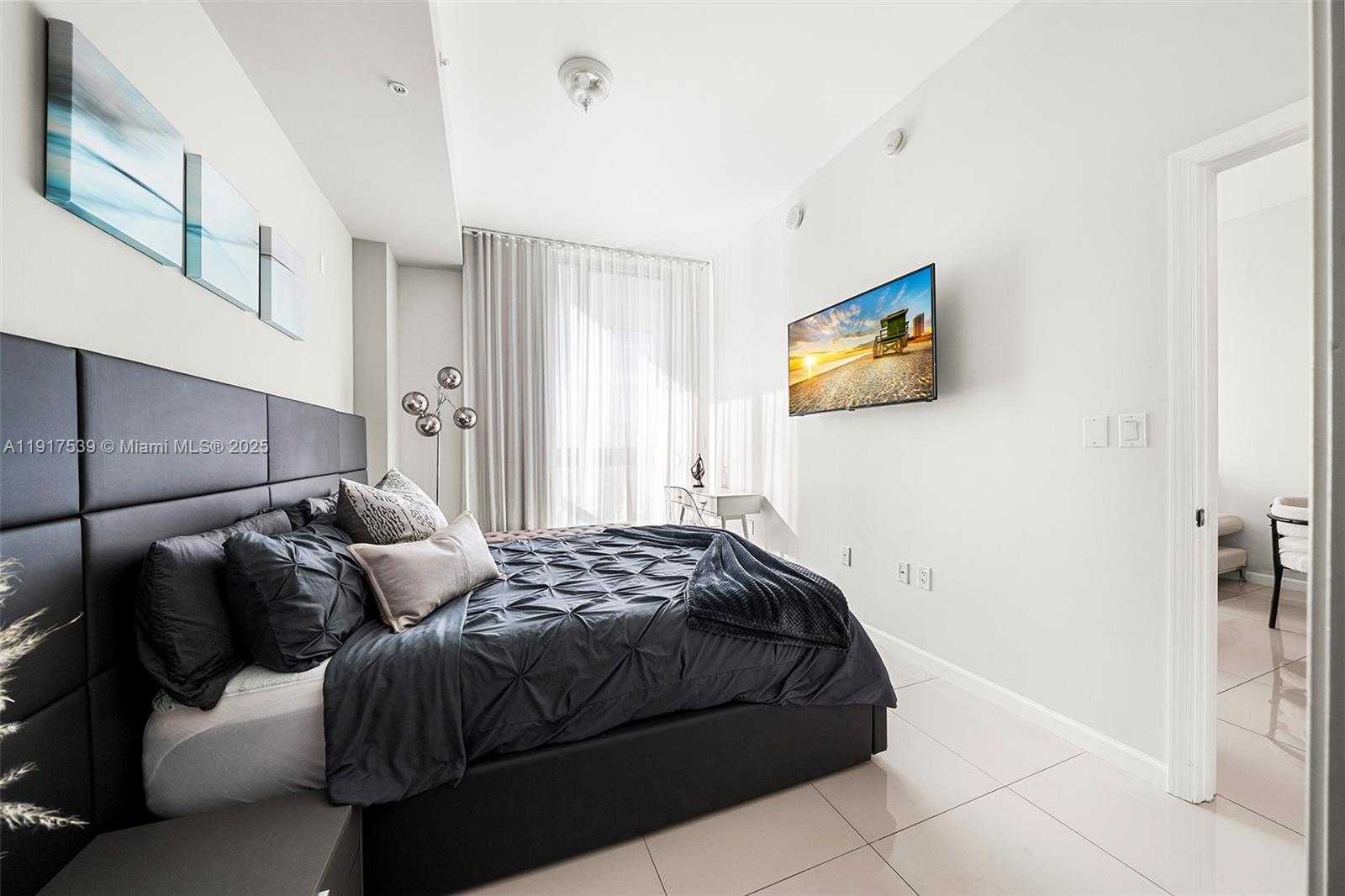 Small Image of 7930 EAST DR #1206, North Bay Village Number 16