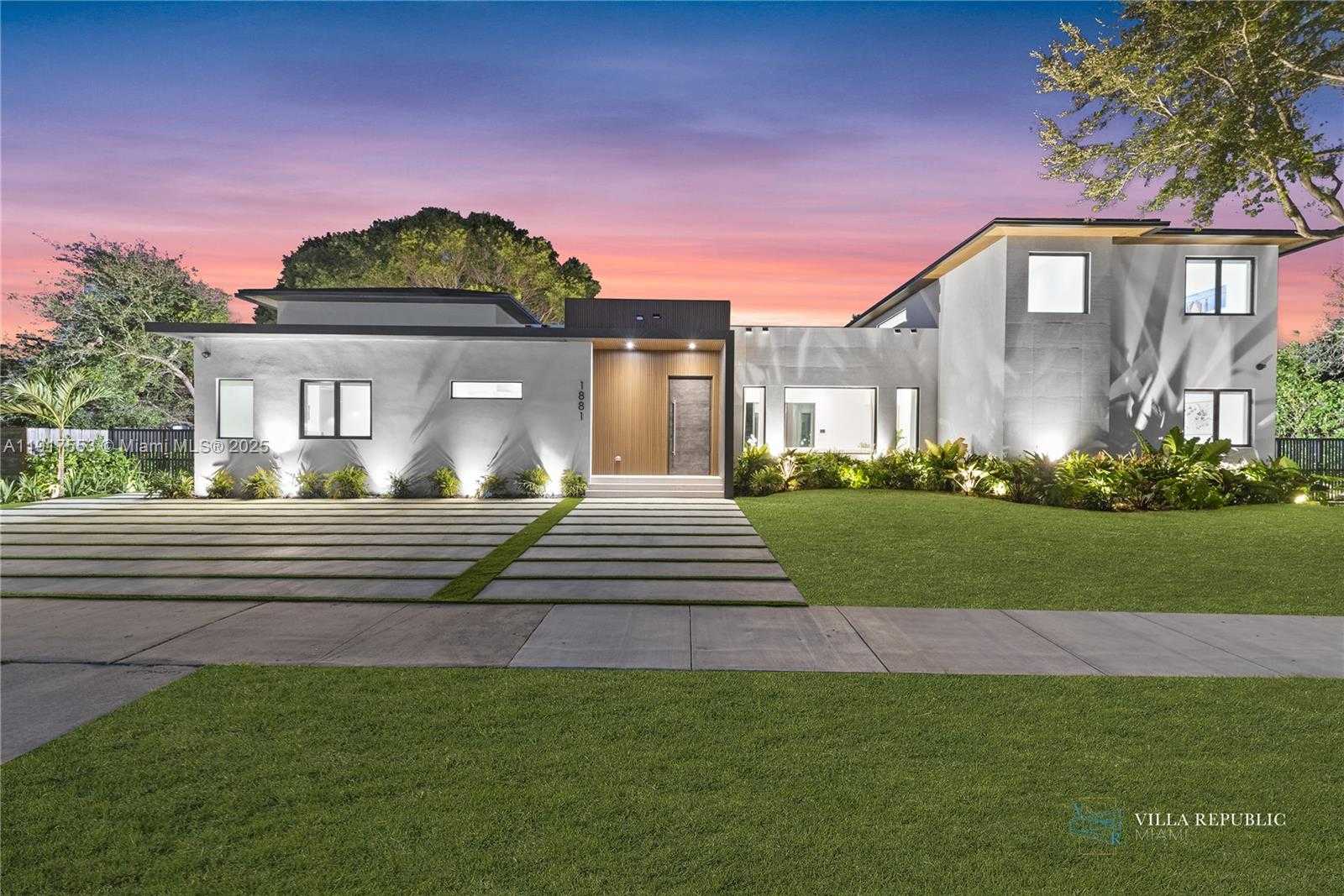 Small Image of 1881 NORTH EAST 196TH TER, Miami Number 3