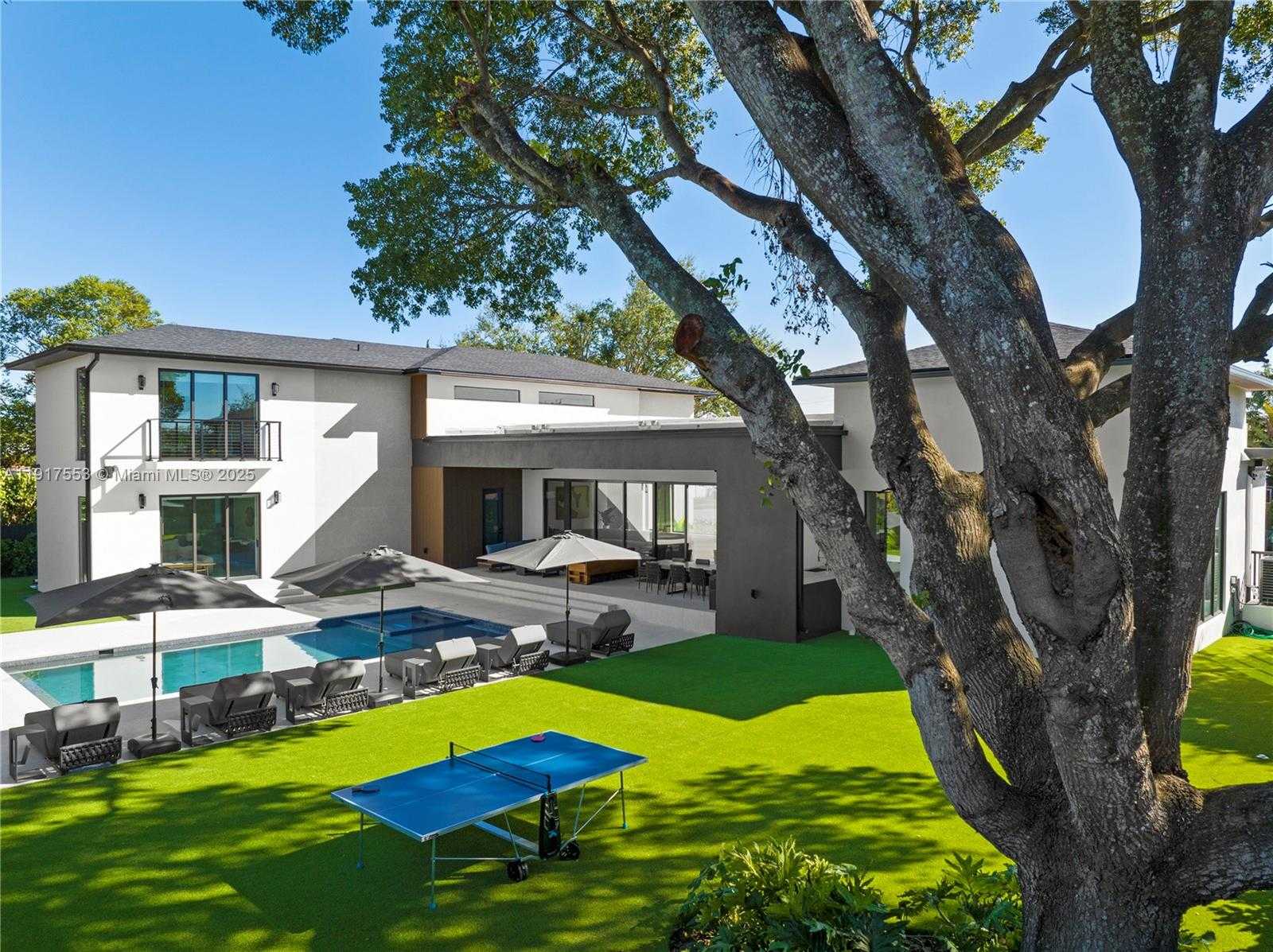 Small Image of 1881 NORTH EAST 196TH TER, Miami Number 34