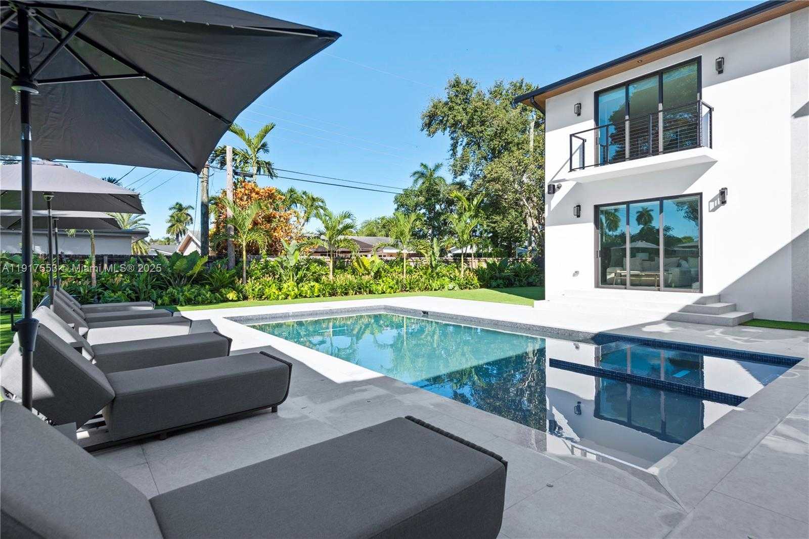 Small Image of 1881 NORTH EAST 196TH TER, Miami Number 40