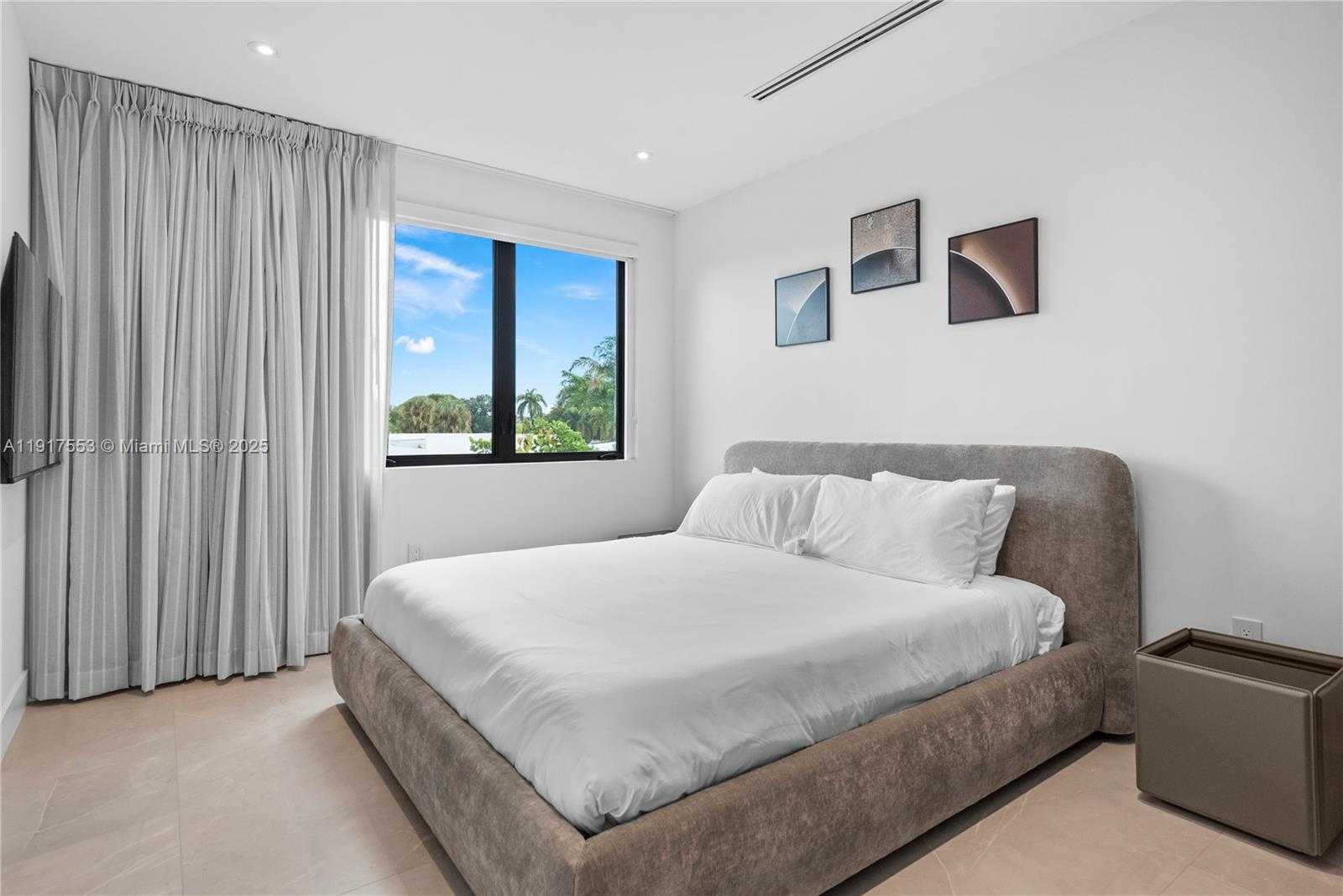 Small Image of 1881 NORTH EAST 196TH TER, Miami Number 68