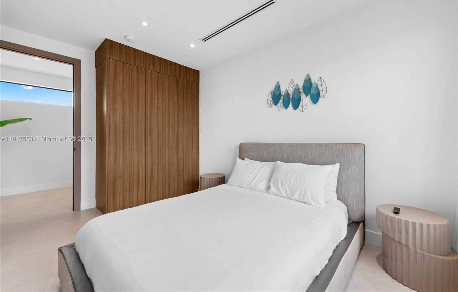 Small Image of 1881 NORTH EAST 196TH TER, Miami Number 72