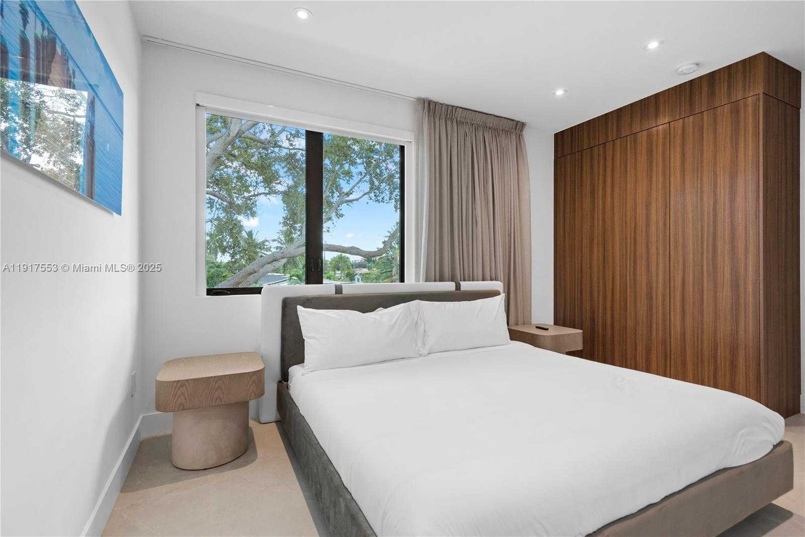 Small Image of 1881 NORTH EAST 196TH TER, Miami Number 75