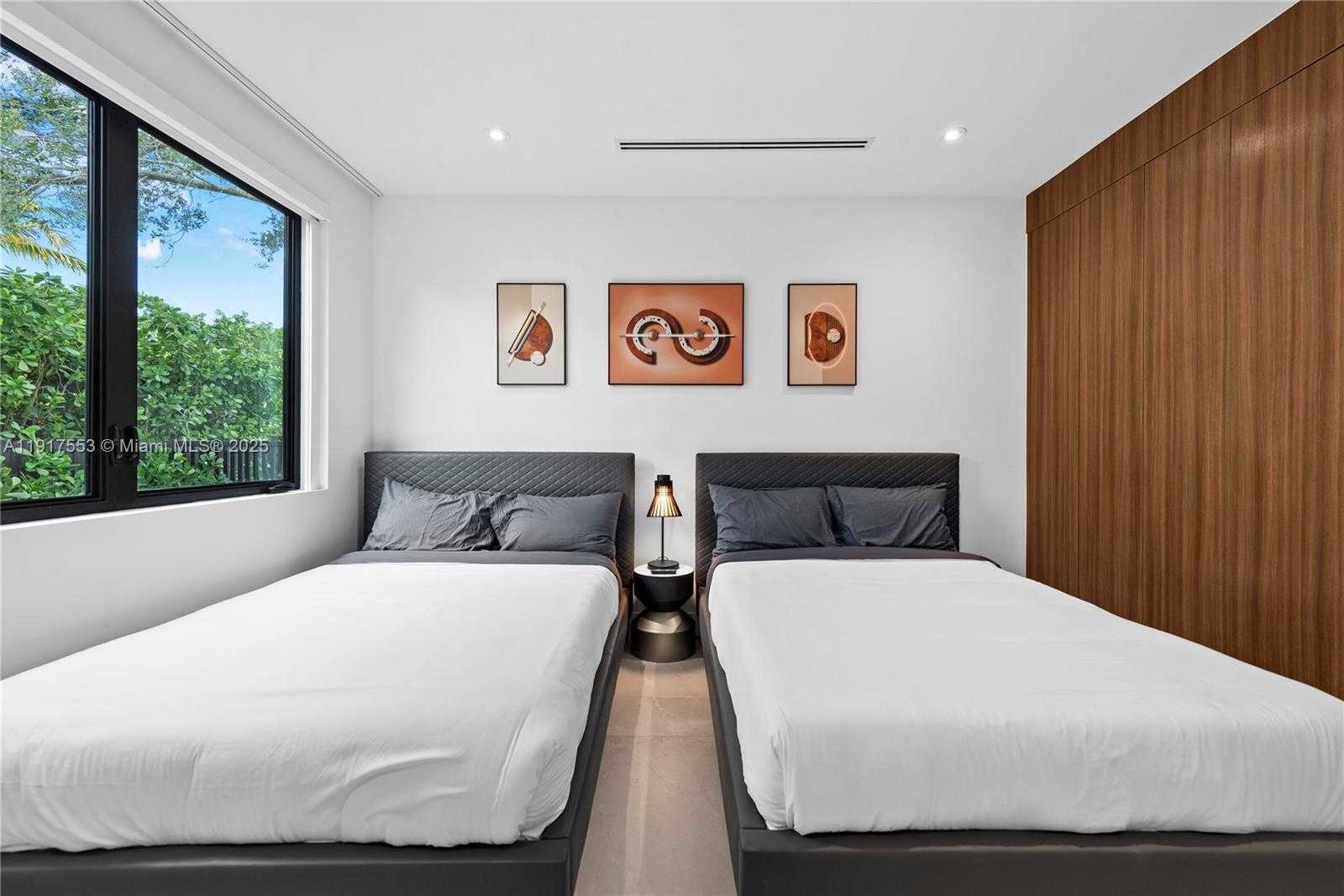 Small Image of 1881 NORTH EAST 196TH TER, Miami Number 82