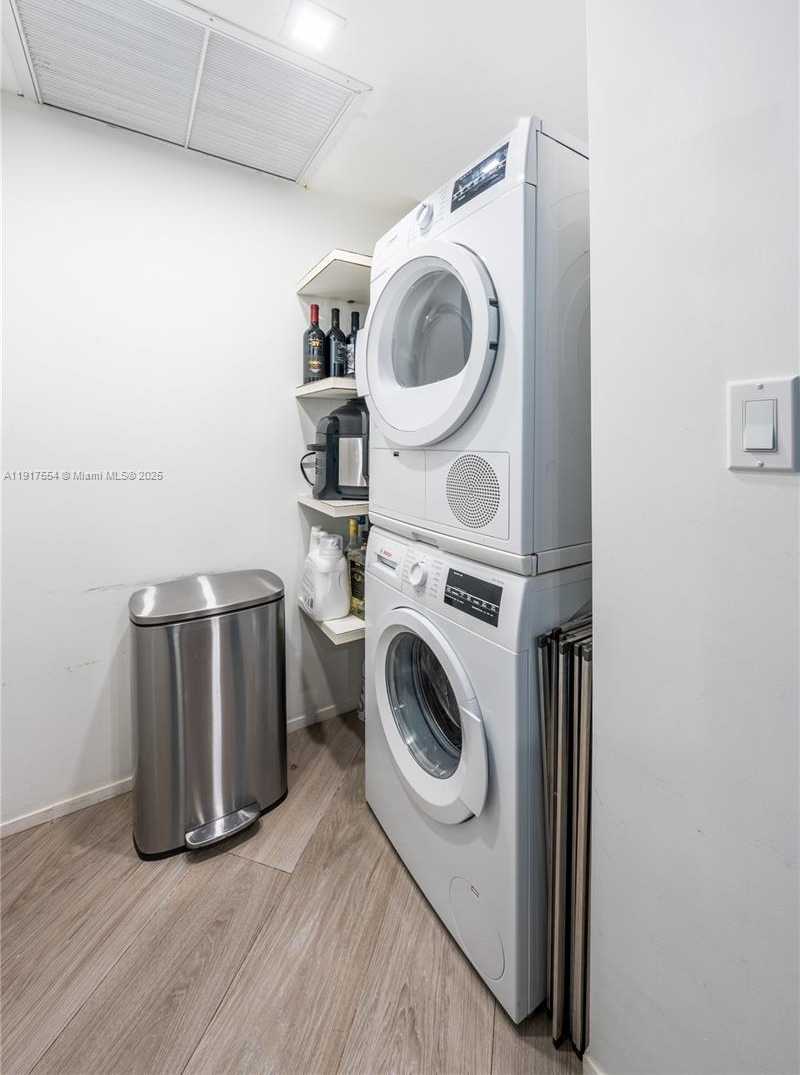 Small Image of 5255 COLLINS AVE #12F, Miami Beach Number 10