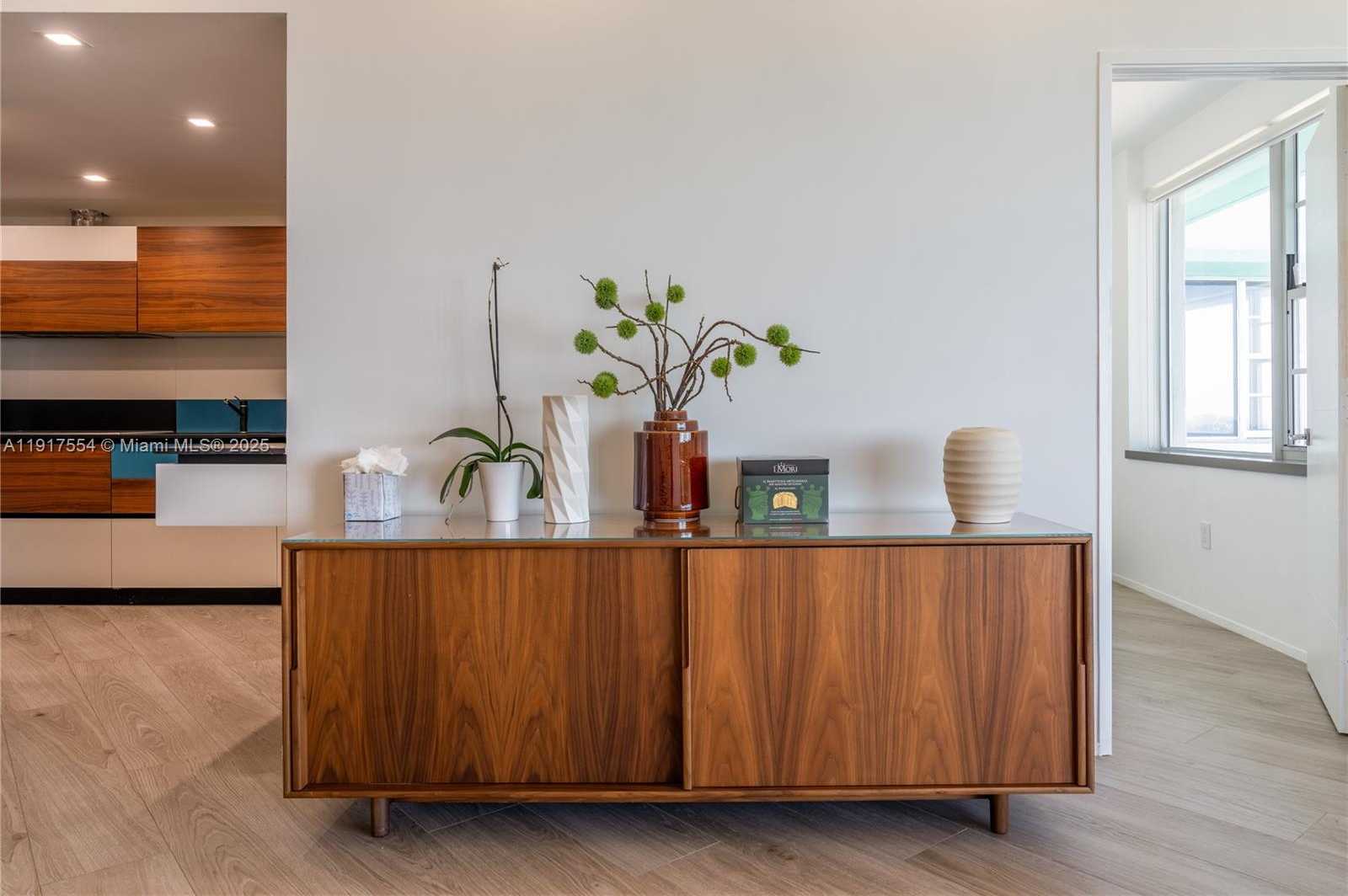 Small Image of 5255 COLLINS AVE #12F, Miami Beach Number 26