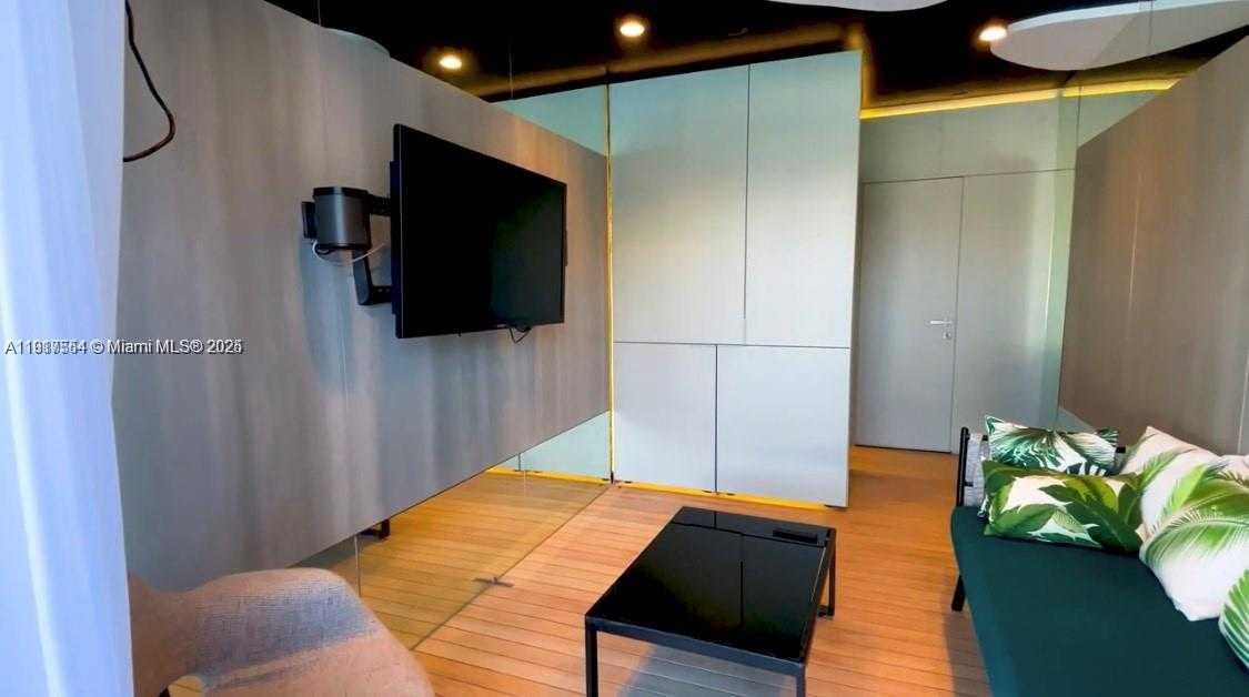 Small Image of 5255 COLLINS AVE #12F, Miami Beach Number 35