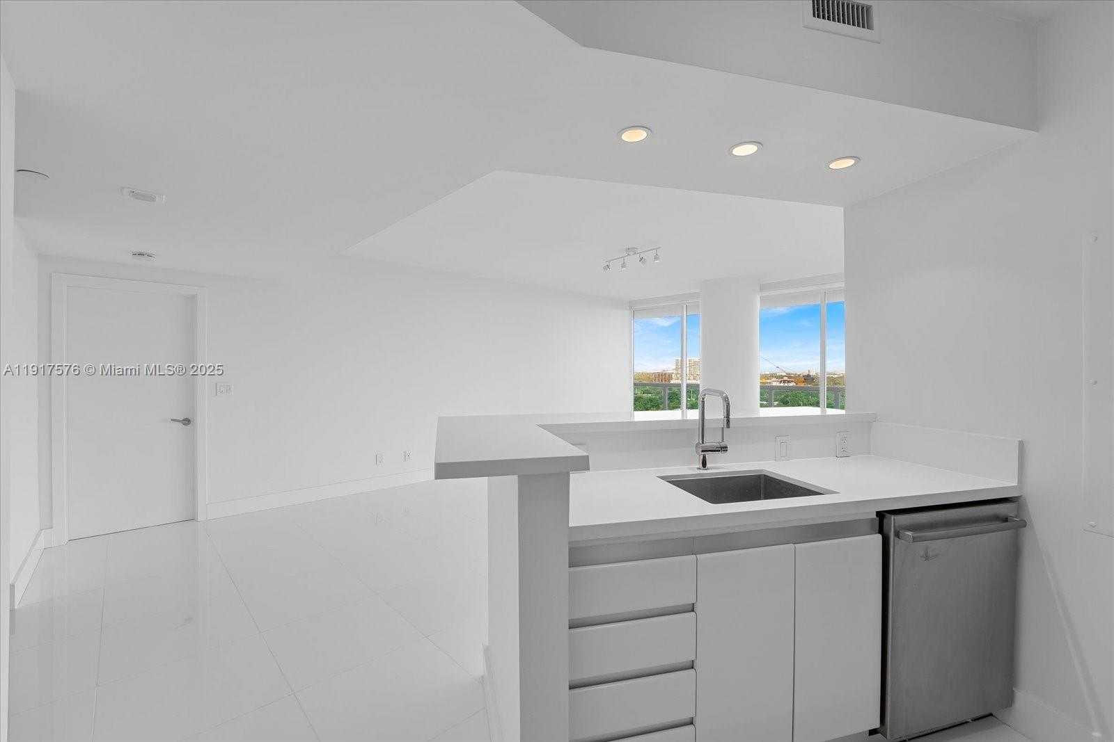 Small Image of 2127 BRICKELL AVE #1606, Miami Number 9