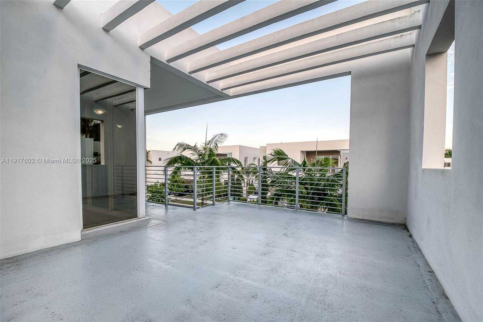 Small Image of 7446 NORTH WEST 99TH CT, Doral Number 15