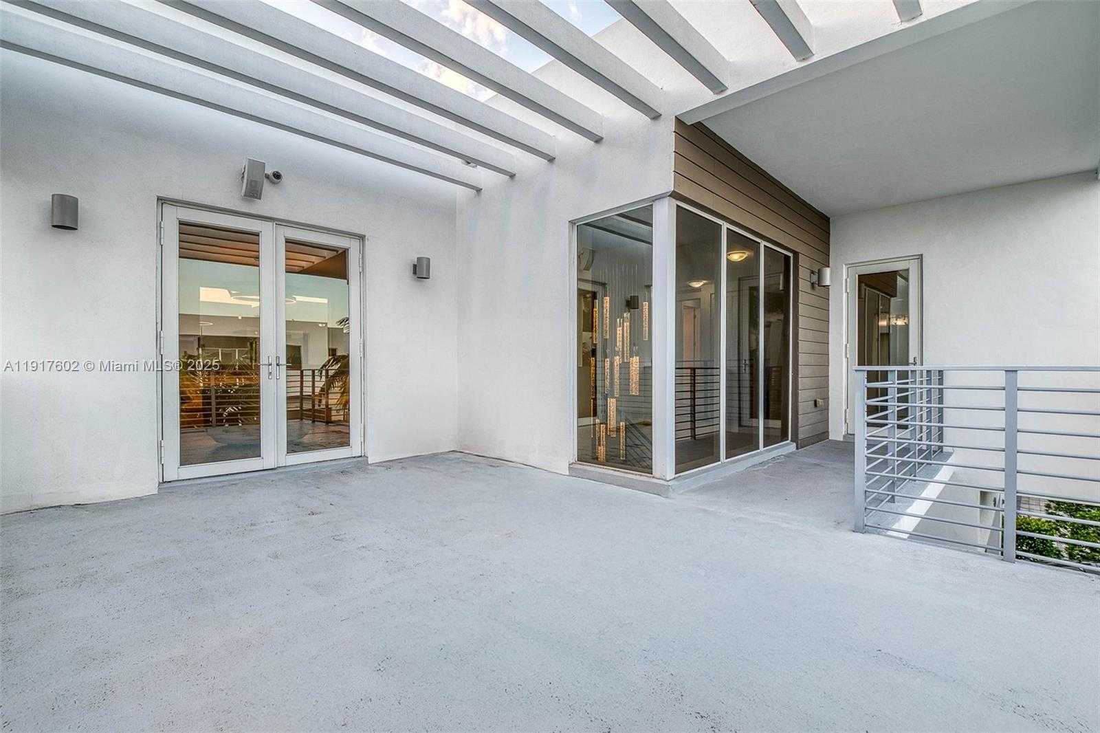 Small Image of 7446 NORTH WEST 99TH CT, Doral Number 16