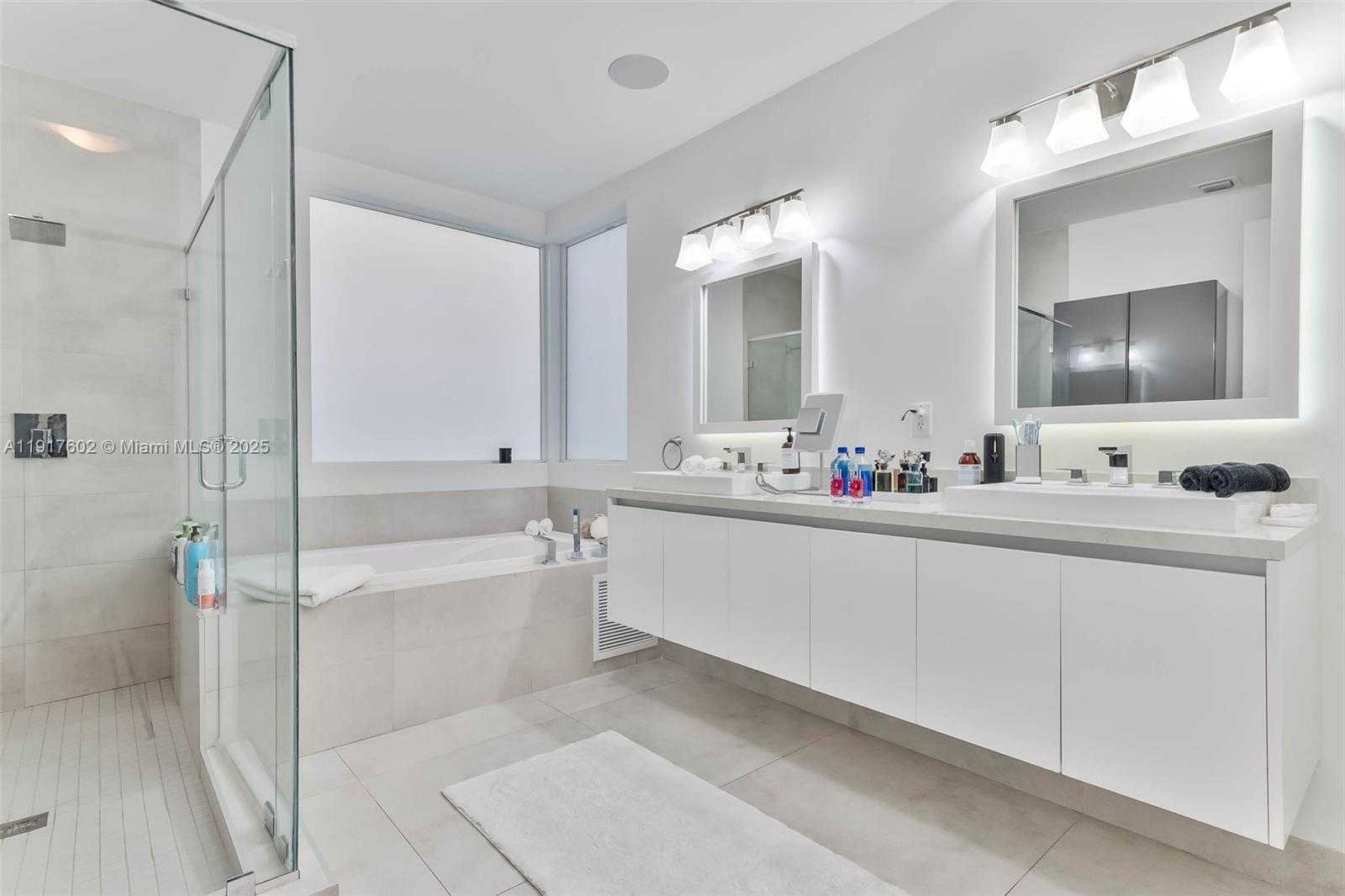 Small Image of 7446 NORTH WEST 99TH CT, Doral Number 19