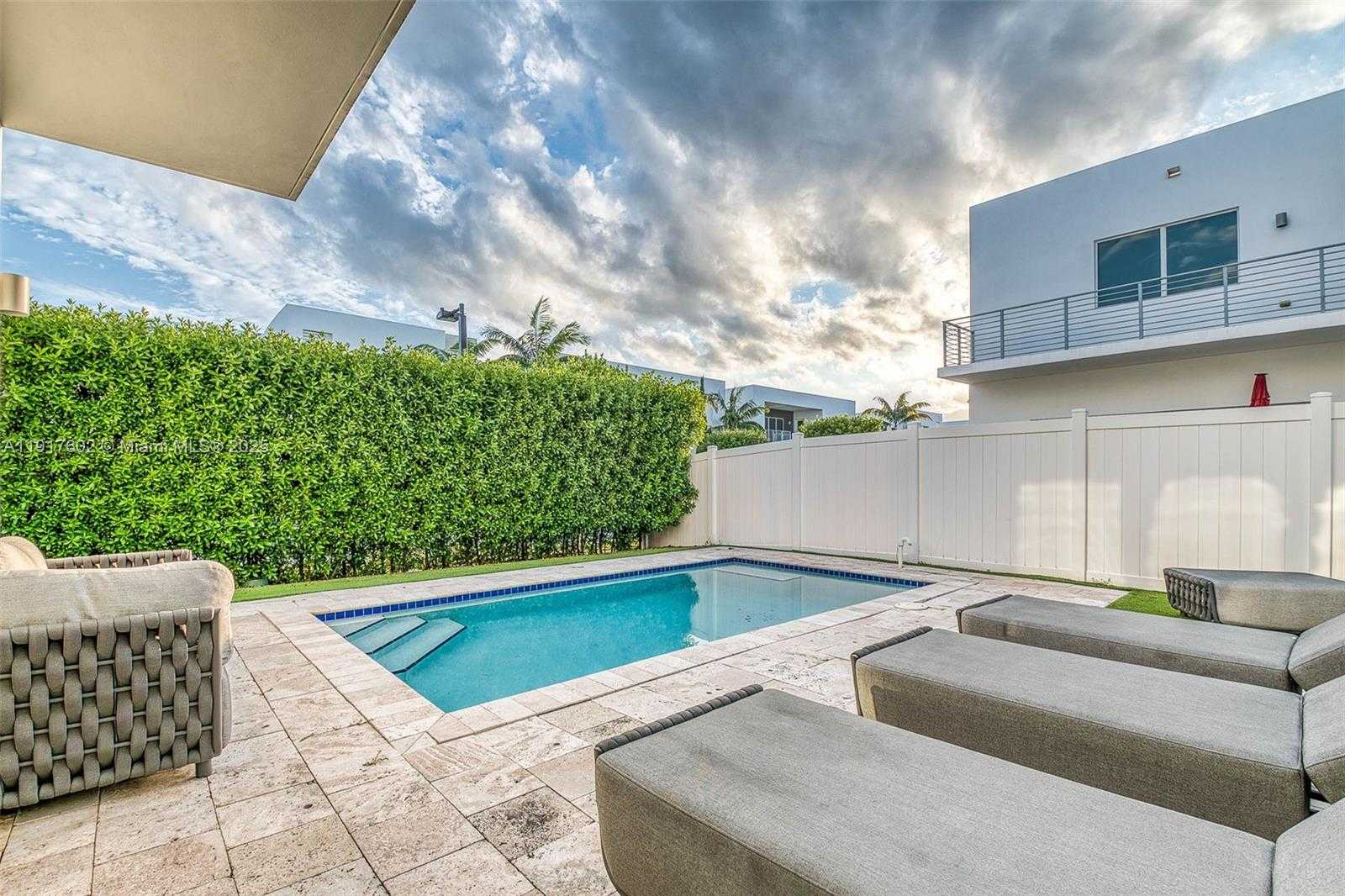 Small Image of 7446 NORTH WEST 99TH CT, Doral Number 2