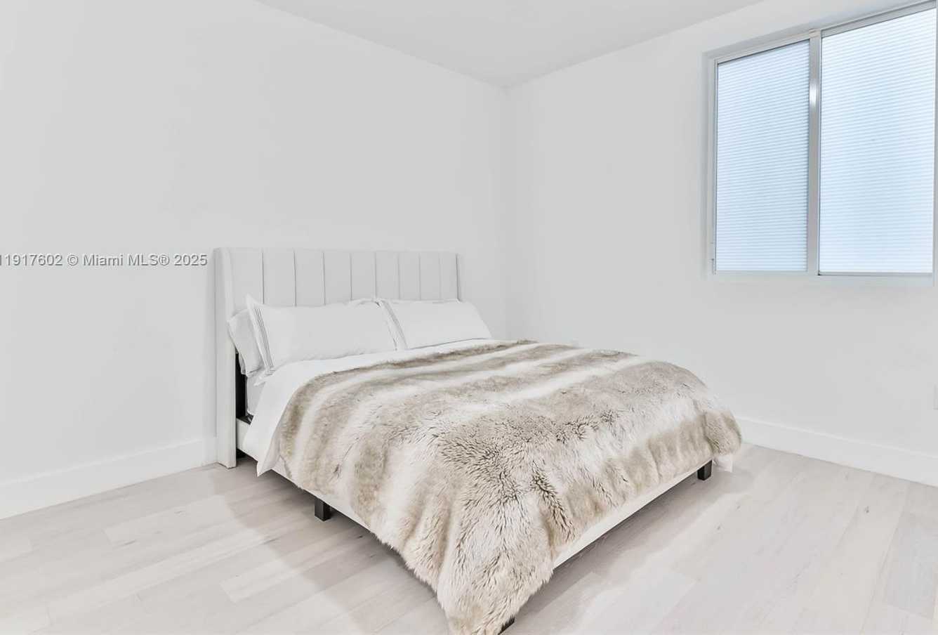 Small Image of 7446 NORTH WEST 99TH CT, Doral Number 24