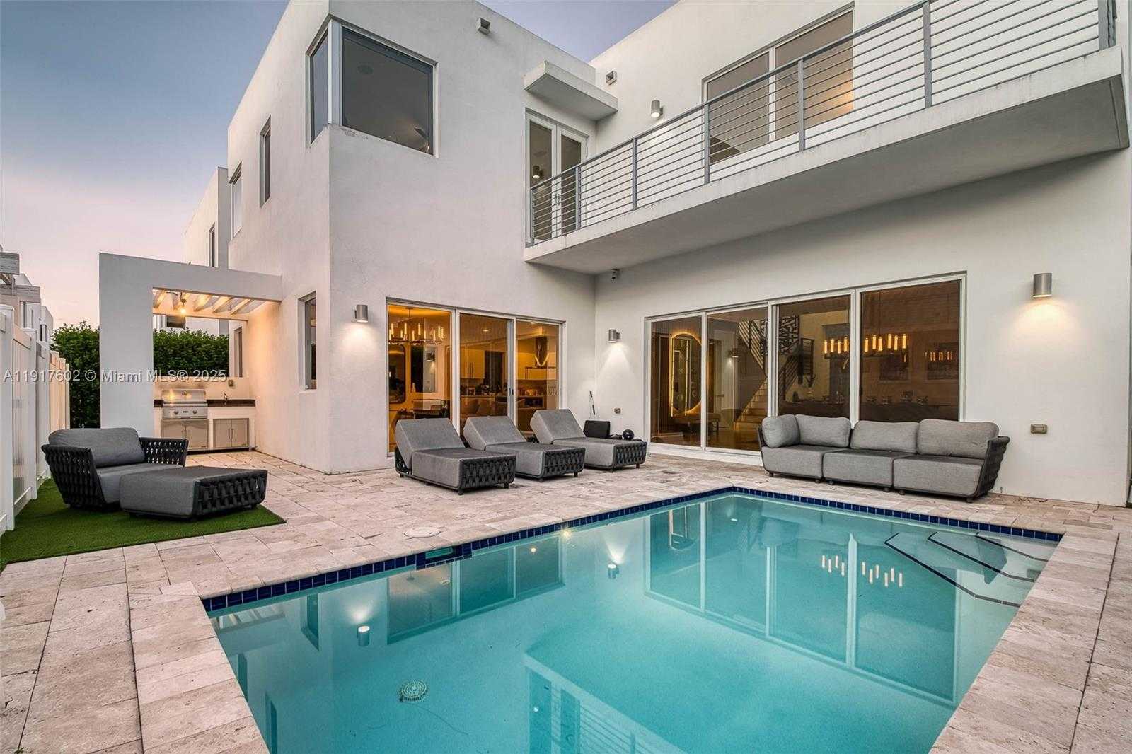 Small Image of 7446 NORTH WEST 99TH CT, Doral Number 34