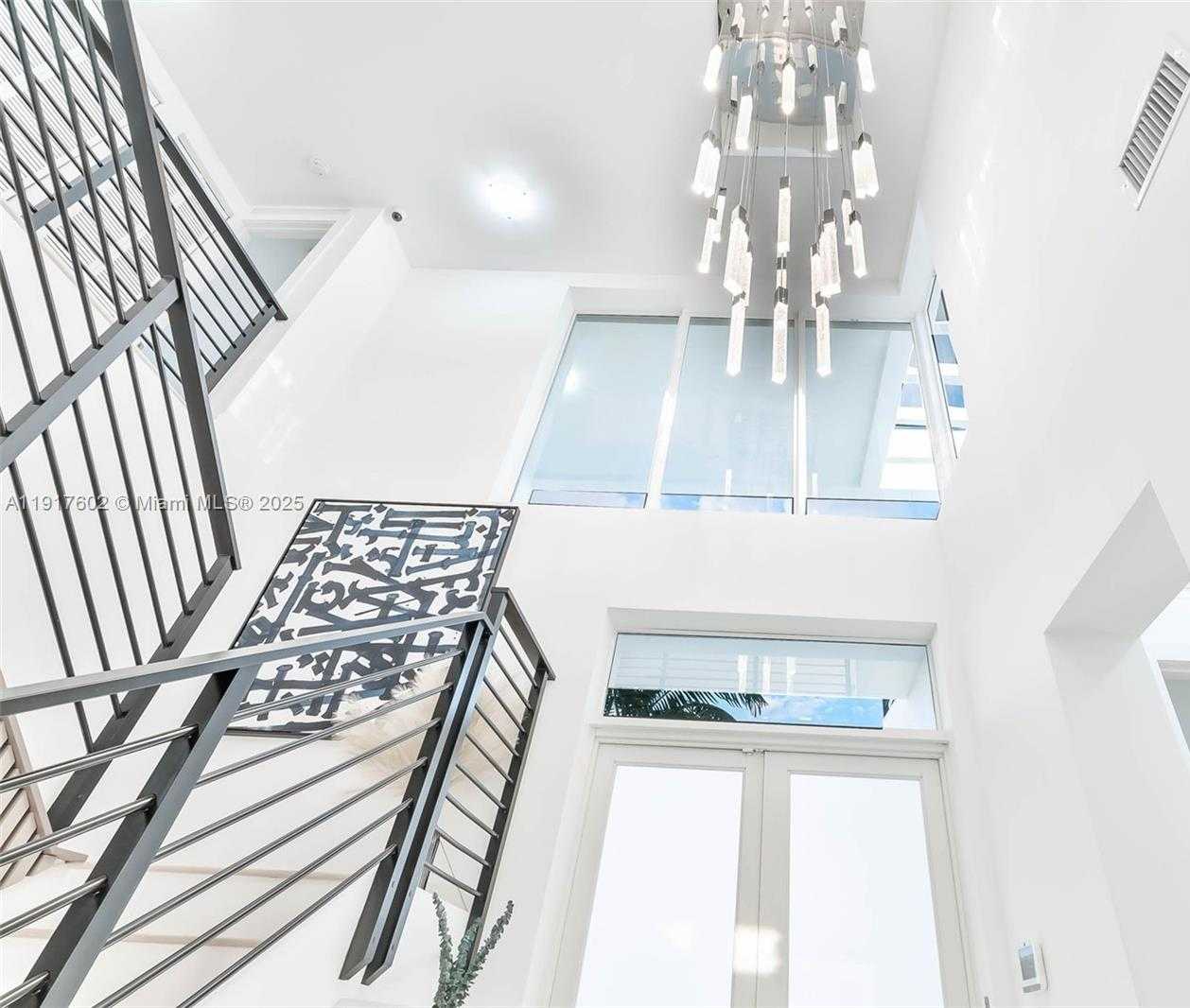 Small Image of 7446 NORTH WEST 99TH CT, Doral Number 5