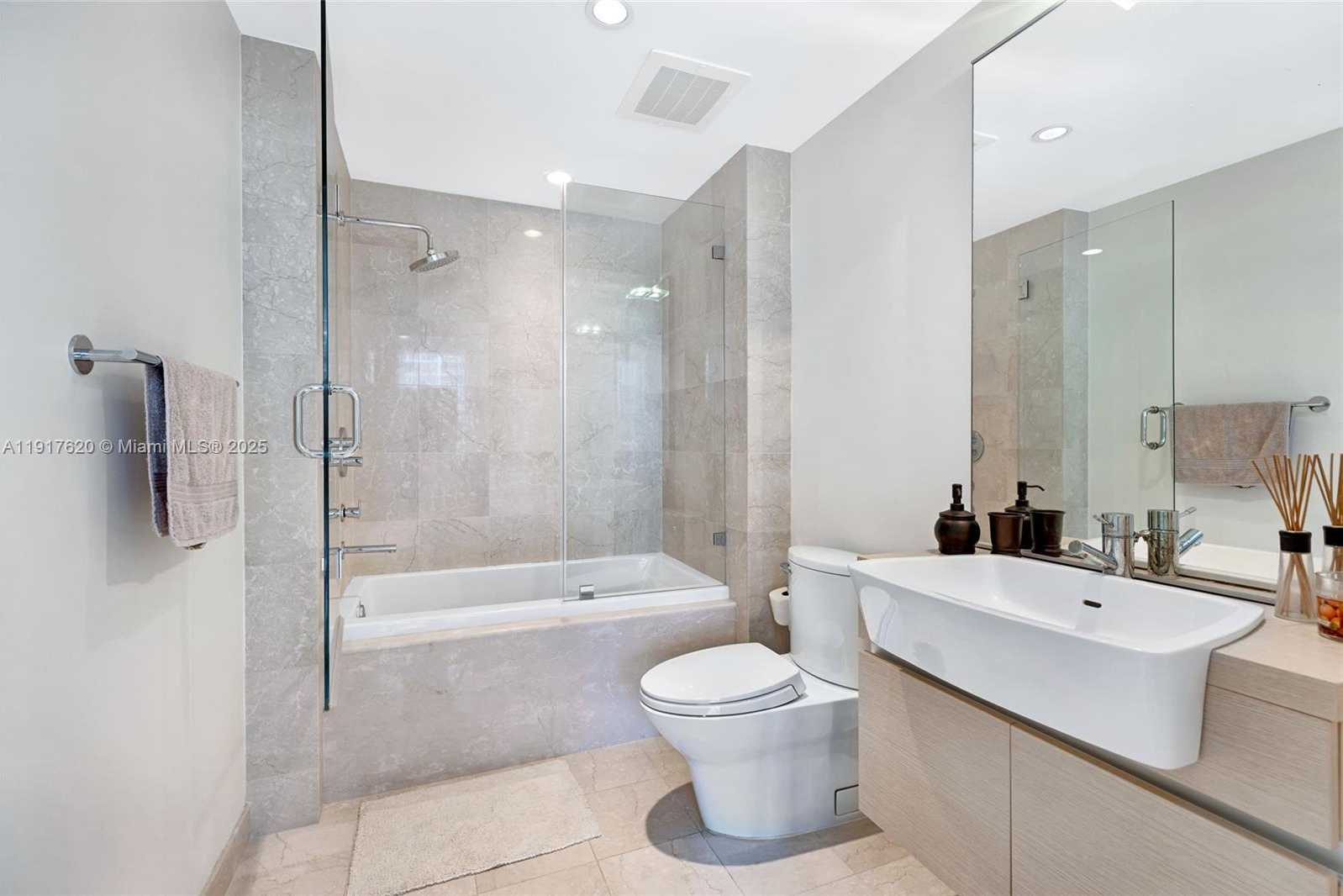 Small Image of 200 BISCAYNE BOULEVARD WAY #504, Miami Number 16