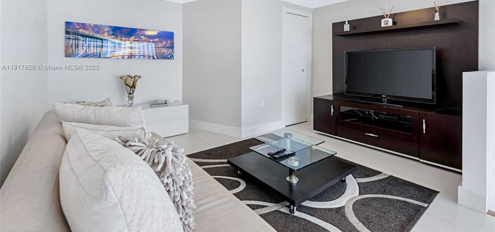 Small Image of 200 BISCAYNE BOULEVARD WAY #504, Miami Number 18