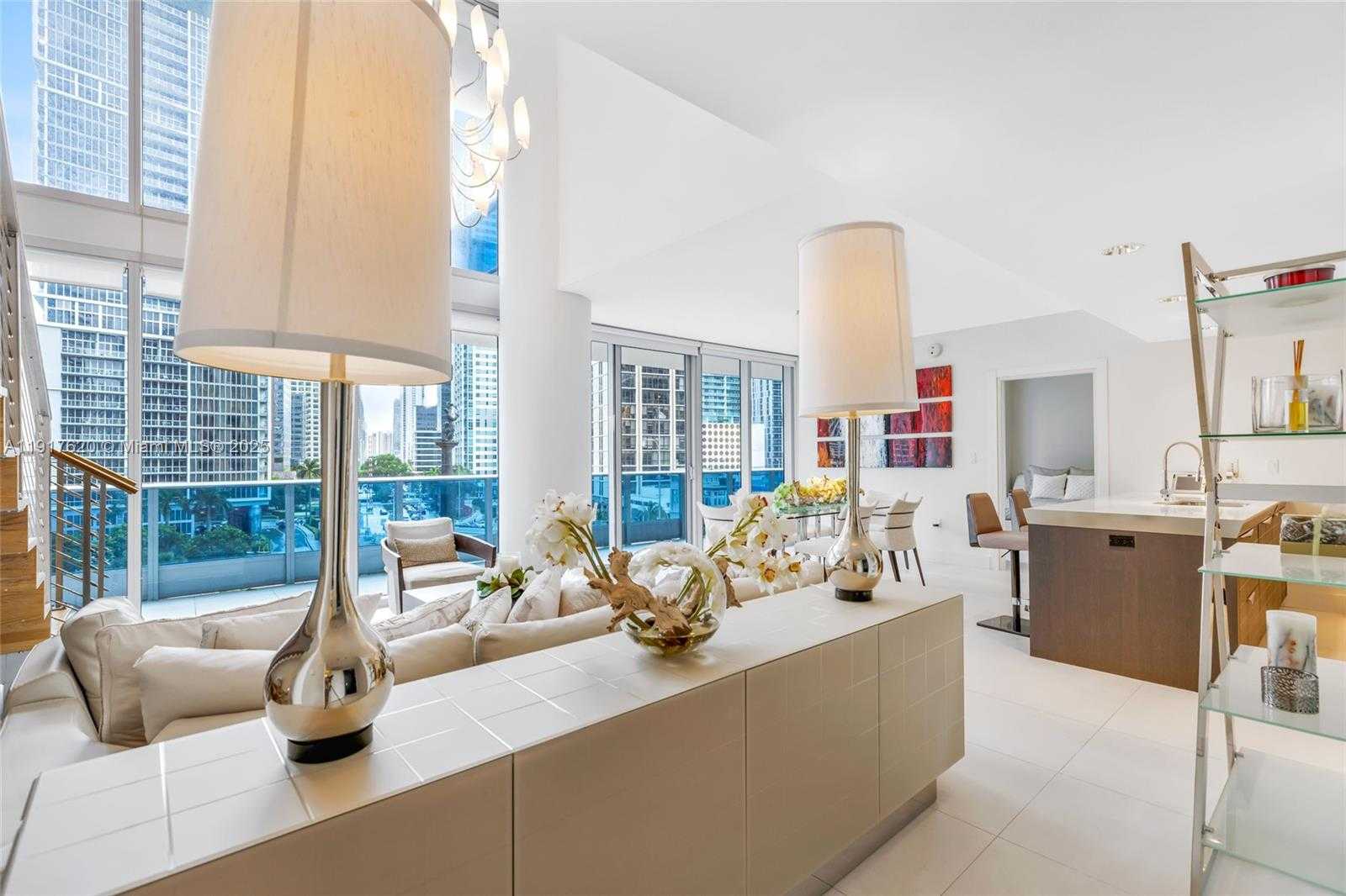 Small Image of 200 BISCAYNE BOULEVARD WAY #504, Miami Number 2