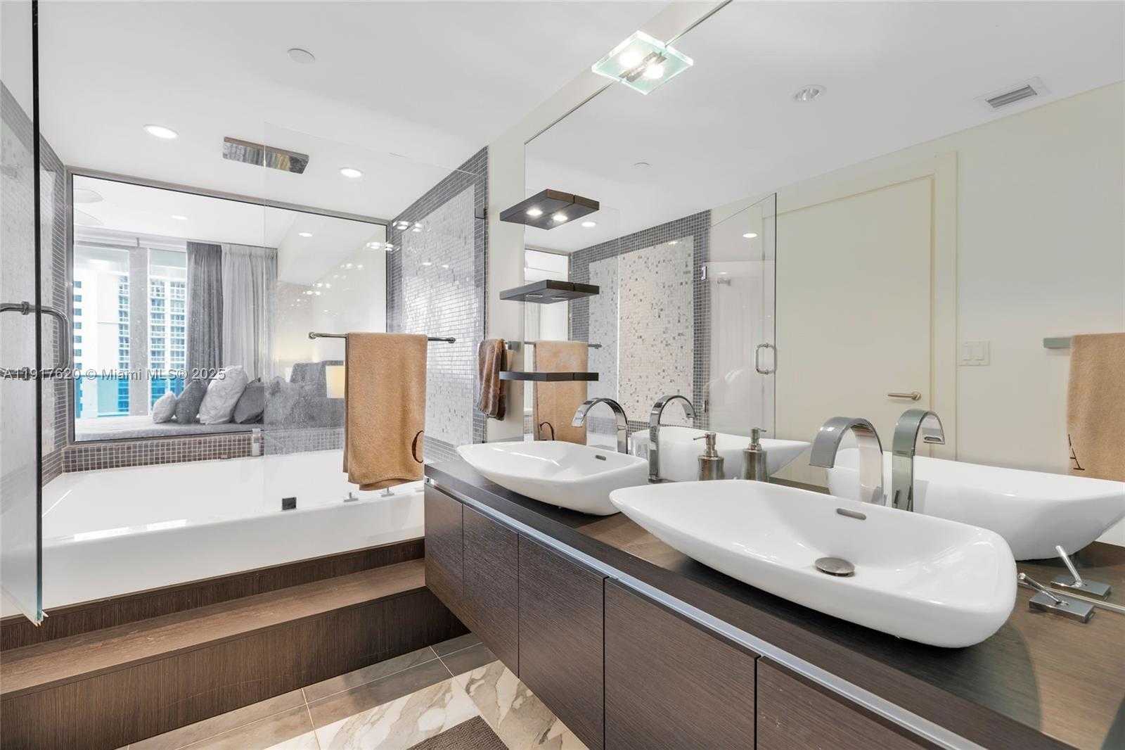 Small Image of 200 BISCAYNE BOULEVARD WAY #504, Miami Number 24