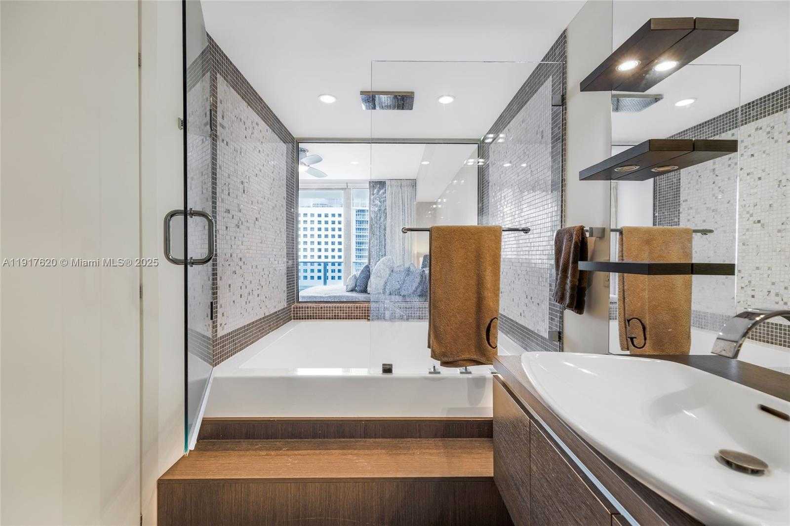 Small Image of 200 BISCAYNE BOULEVARD WAY #504, Miami Number 25