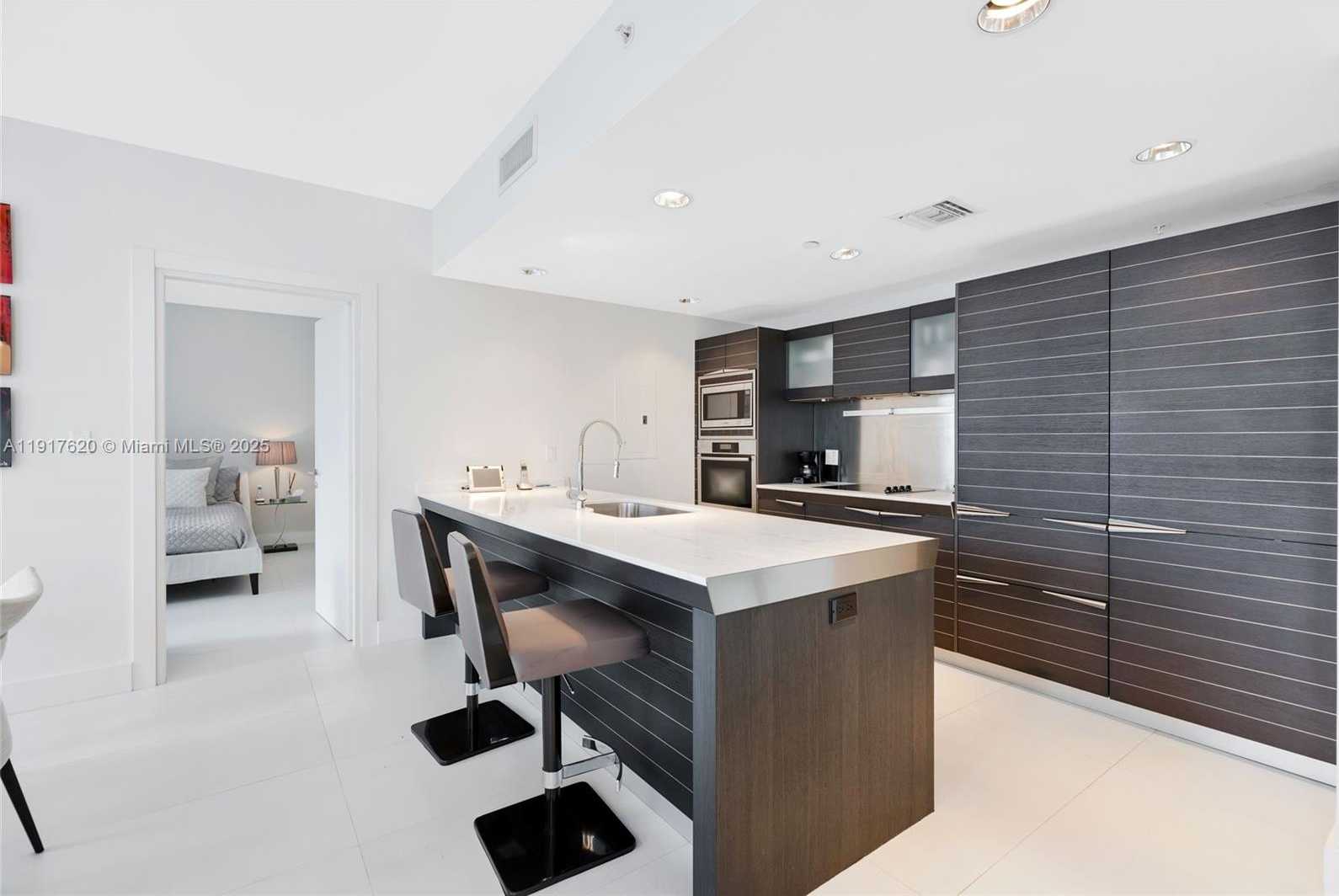 Small Image of 200 BISCAYNE BOULEVARD WAY #504, Miami Number 5