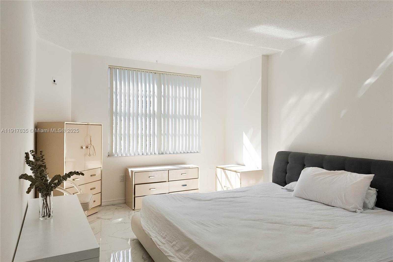 Small Image of 1965 SOUTH OCEAN DR #6M, Hallandale Beach Number 13