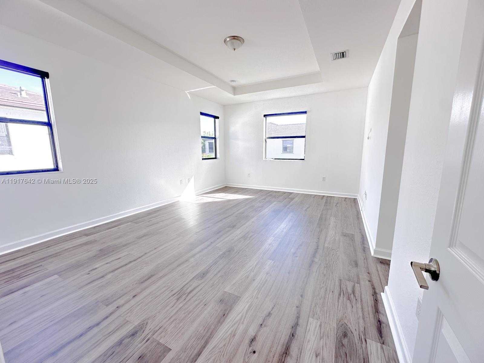 Small Image of 244 NORTH EAST 210TH WAY #244, Miami Number 5